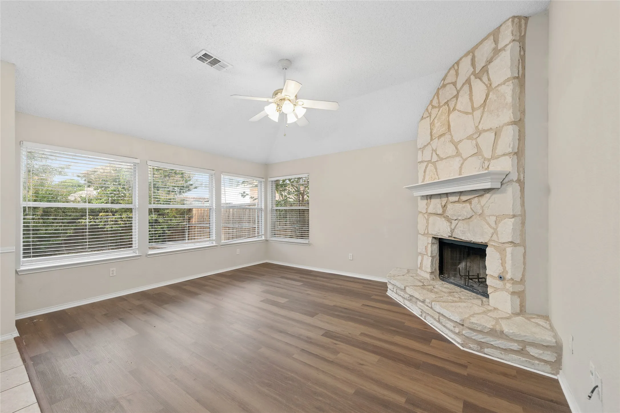 Single Family Residence For Rent in Collin County , 5012 Geranium Court, Mc Kinney, Texas 75070, 3 Bedroom, 2 Bathroom, 2 Garage spaces, 1,832 Sqft, built in 2000, mls#21397382, Real Estate Agent in Mc Kinney, Homes For Rent in Collin county, Homes For Rent in Mc Kinney, Realtor in Mc Kinney Texas, Real Estate Brokerage Independent Realty Texas, Luminita Cordes Realtor