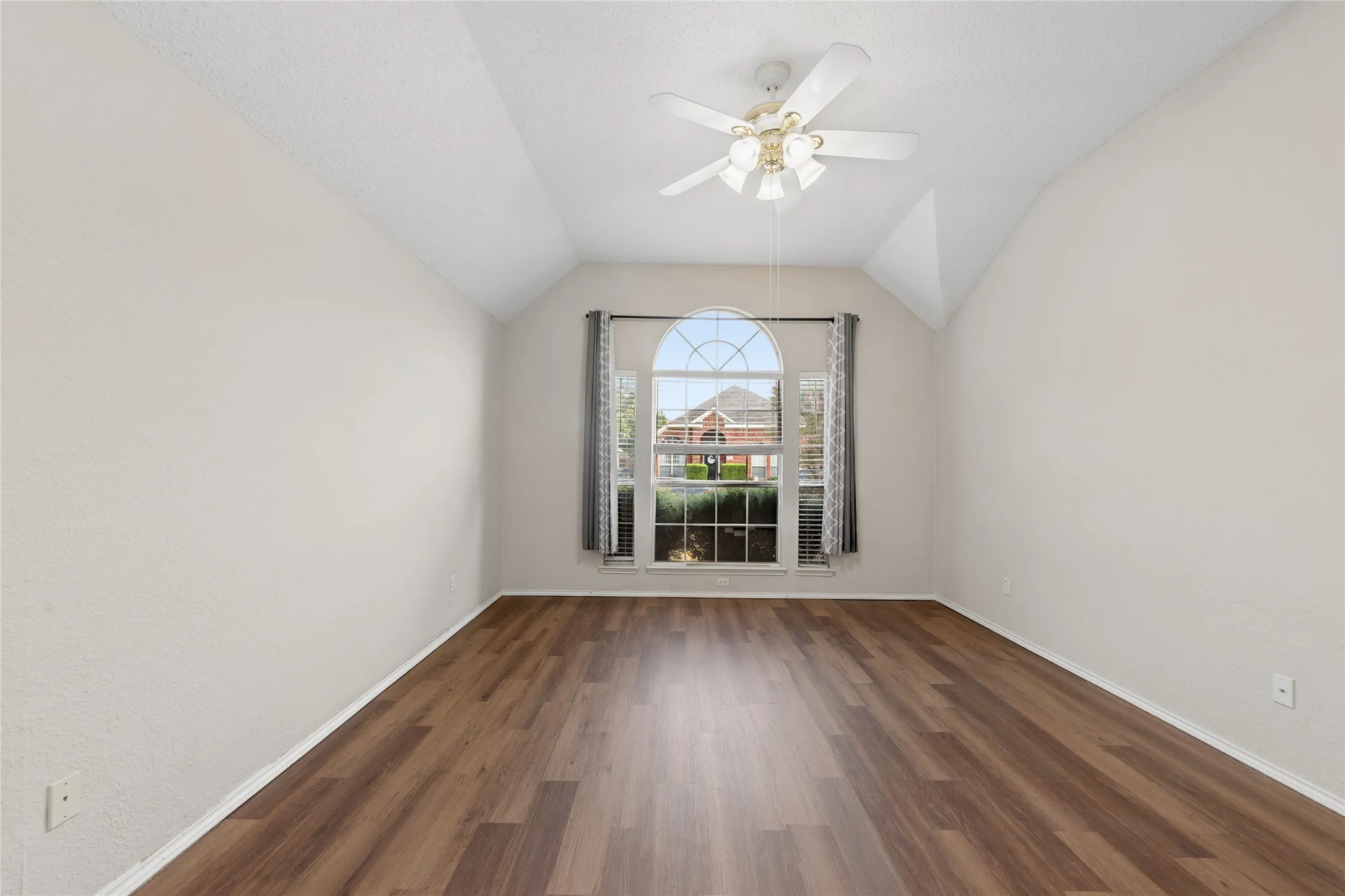 Single Family Residence For Rent in Collin County , 5012 Geranium Court, Mc Kinney, Texas 75070, 3 Bedroom, 2 Bathroom, 2 Garage spaces, 1,832 Sqft, built in 2000, mls#21397382, Real Estate Agent in Mc Kinney, Homes For Rent in Collin county, Homes For Rent in Mc Kinney, Realtor in Mc Kinney Texas, Real Estate Brokerage Independent Realty Texas, Luminita Cordes Realtor