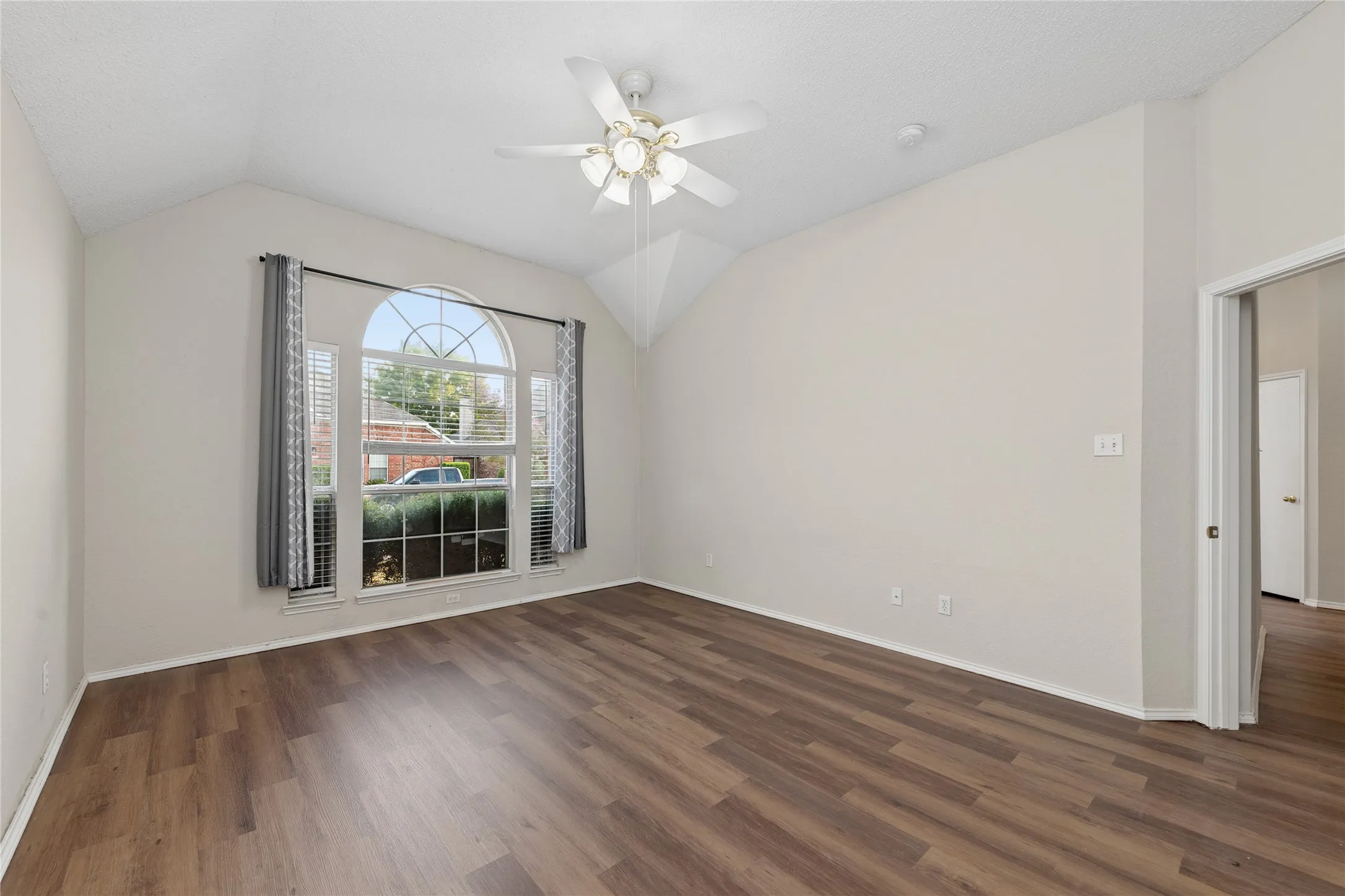 Single Family Residence For Rent in Collin County , 5012 Geranium Court, Mc Kinney, Texas 75070, 3 Bedroom, 2 Bathroom, 2 Garage spaces, 1,832 Sqft, built in 2000, mls#21397382, Real Estate Agent in Mc Kinney, Homes For Rent in Collin county, Homes For Rent in Mc Kinney, Realtor in Mc Kinney Texas, Real Estate Brokerage Independent Realty Texas, Luminita Cordes Realtor