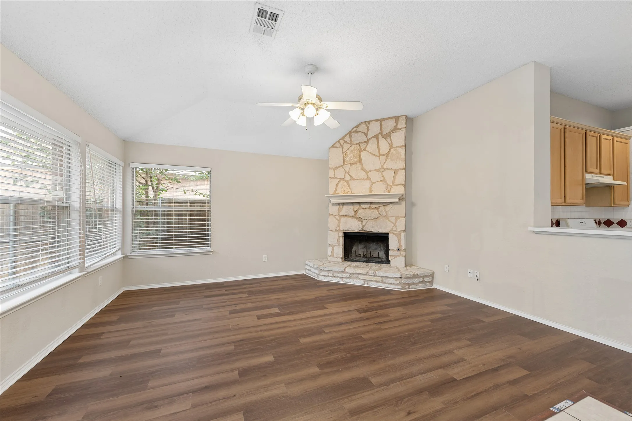 Single Family Residence For Rent in Collin County , 5012 Geranium Court, Mc Kinney, Texas 75070, 3 Bedroom, 2 Bathroom, 2 Garage spaces, 1,832 Sqft, built in 2000, mls#21397382, Real Estate Agent in Mc Kinney, Homes For Rent in Collin county, Homes For Rent in Mc Kinney, Realtor in Mc Kinney Texas, Real Estate Brokerage Independent Realty Texas, Luminita Cordes Realtor