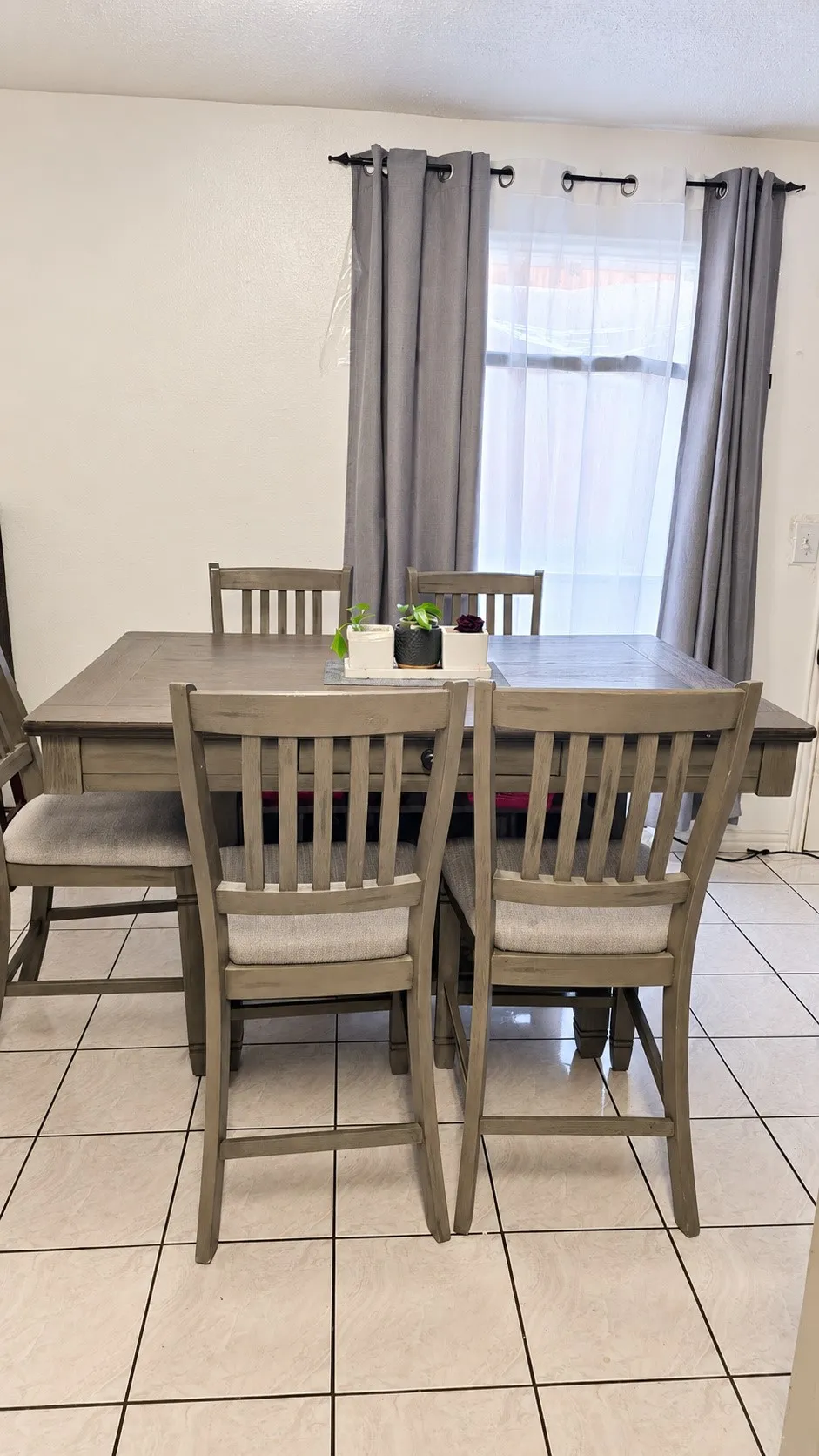 Condominium For Sale in Dallas County , 3022 Forest Lane 209, Dallas, Texas 75234, 2 Bedroom, 2 Bathroom, Garage spaces, 917 Sqft, built in 1982, mls#21397377, Real Estate Agent in Dallas, Homes For Sale in Dallas county, Homes For Sale in Dallas, Realtor in Dallas Texas, Real Estate Brokerage Independent Realty Texas, Luminita Cordes Realtor