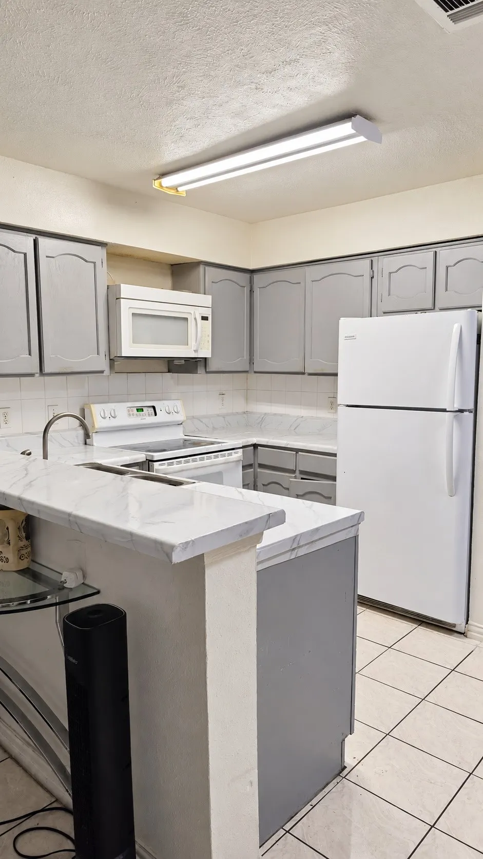 Condominium For Sale in Dallas County , 3022 Forest Lane 209, Dallas, Texas 75234, 2 Bedroom, 2 Bathroom, Garage spaces, 917 Sqft, built in 1982, mls#21397377, Real Estate Agent in Dallas, Homes For Sale in Dallas county, Homes For Sale in Dallas, Realtor in Dallas Texas, Real Estate Brokerage Independent Realty Texas, Luminita Cordes Realtor