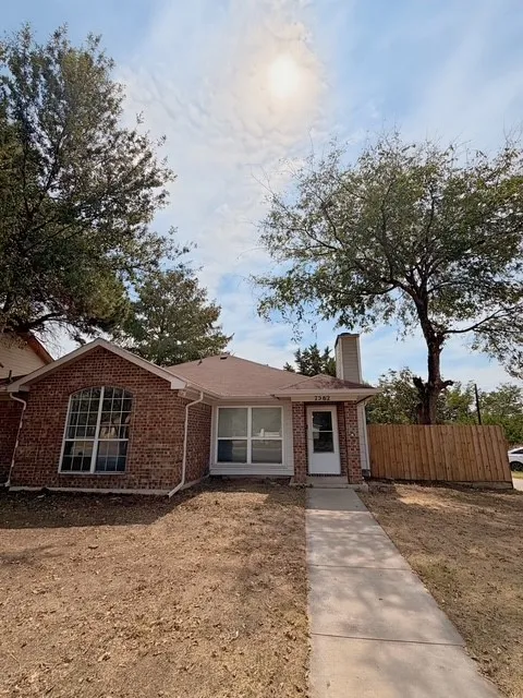 Single Family Residence For Rent in Tarrant County , 7562 John T White Road, Fort Worth, Texas 76120, 3 Bedroom, 2 Bathroom, 2 Garage spaces, 1,339 Sqft, built in 1991, mls#21397391, Real Estate Agent in Fort Worth, Homes For Rent in Tarrant county, Homes For Rent in Fort Worth, Realtor in Fort Worth Texas, Real Estate Brokerage Independent Realty Texas, Luminita Cordes Realtor