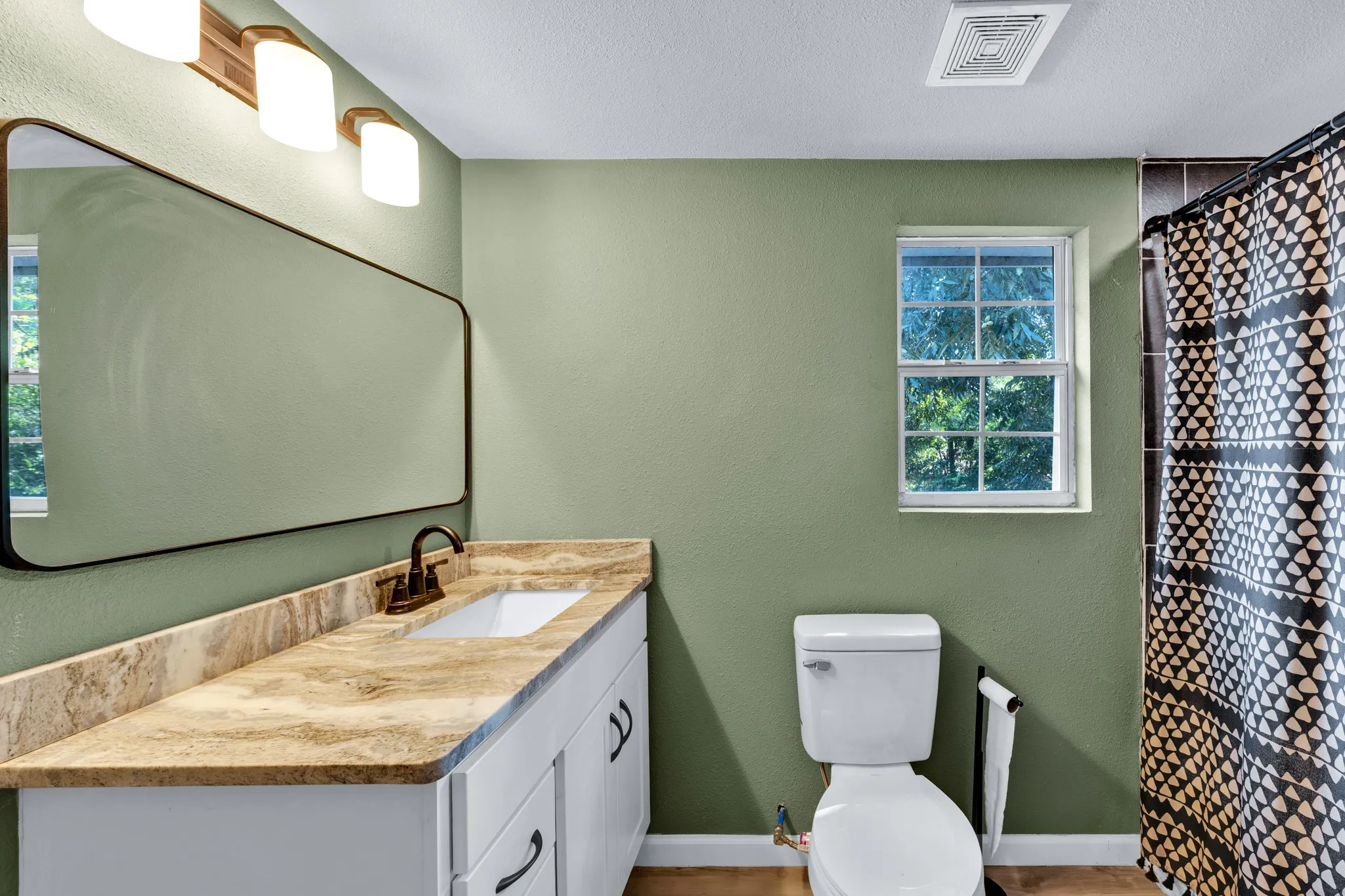 Single Family Residence For Sale in Bowie County , 303 North Ellis, New Boston, Texas 75570, 3 Bedroom, 2 Bathroom, 2 Garage spaces, 2,554 Sqft, built in 1900, mls#21397405, Real Estate Agent in New Boston, Homes For Sale in Bowie county, Homes For Sale in New Boston, Realtor in New Boston Texas, Real Estate Brokerage Independent Realty Texas, Luminita Cordes Realtor