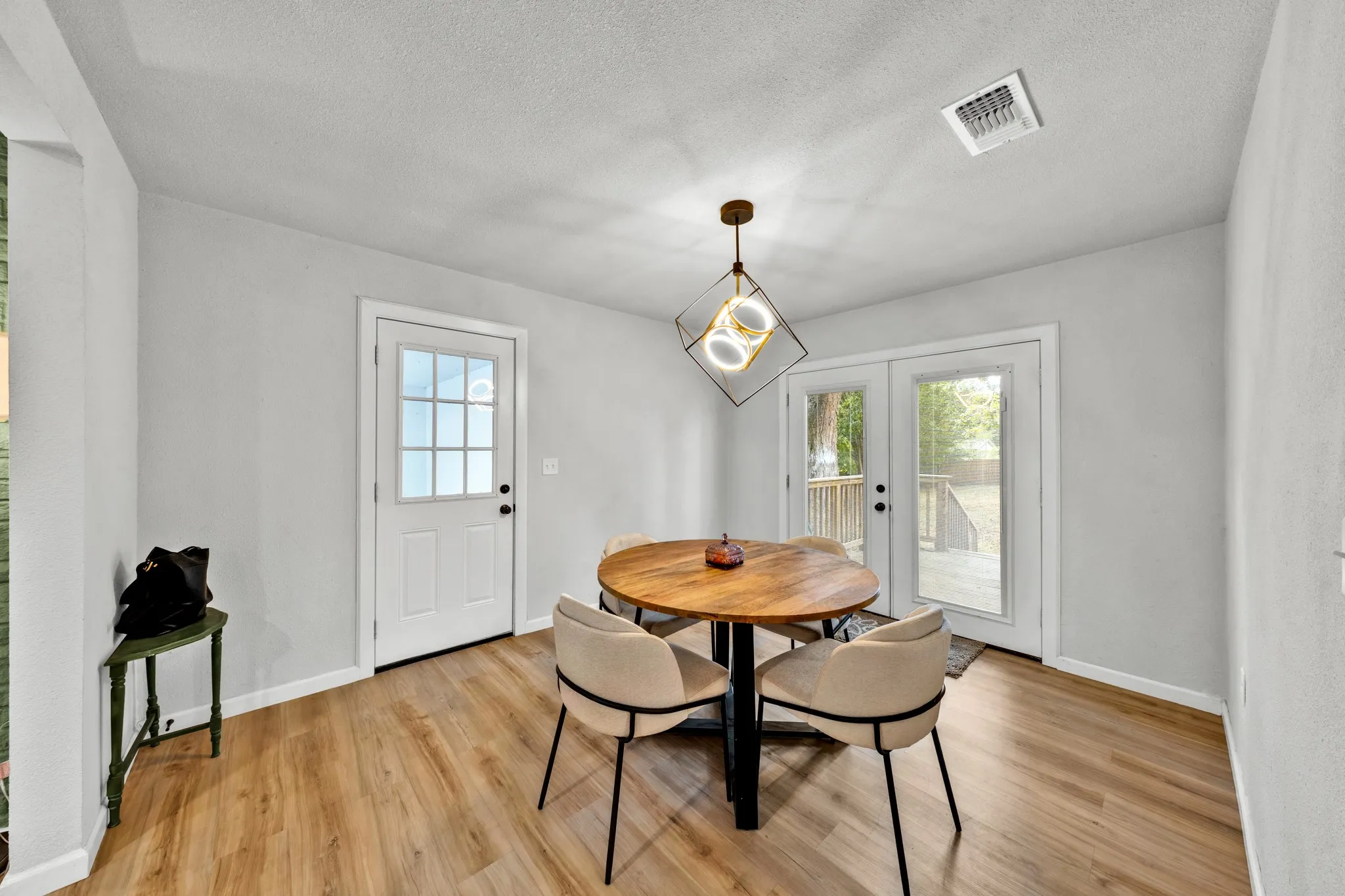 Single Family Residence For Sale in Bowie County , 303 North Ellis, New Boston, Texas 75570, 3 Bedroom, 2 Bathroom, 2 Garage spaces, 2,554 Sqft, built in 1900, mls#21397405, Real Estate Agent in New Boston, Homes For Sale in Bowie county, Homes For Sale in New Boston, Realtor in New Boston Texas, Real Estate Brokerage Independent Realty Texas, Luminita Cordes Realtor