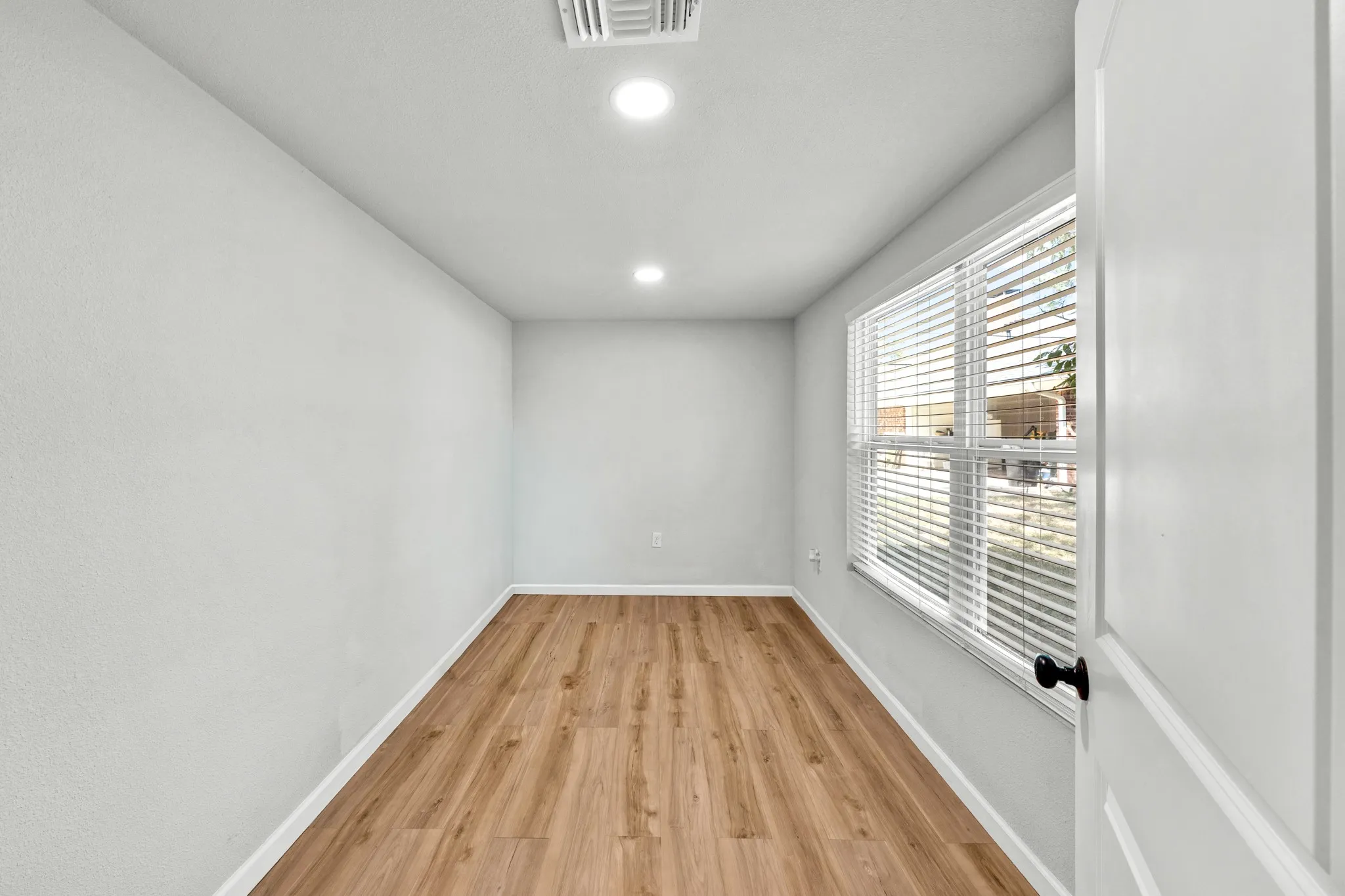 Single Family Residence For Sale in Bowie County , 303 North Ellis, New Boston, Texas 75570, 3 Bedroom, 2 Bathroom, 2 Garage spaces, 2,554 Sqft, built in 1900, mls#21397405, Real Estate Agent in New Boston, Homes For Sale in Bowie county, Homes For Sale in New Boston, Realtor in New Boston Texas, Real Estate Brokerage Independent Realty Texas, Luminita Cordes Realtor