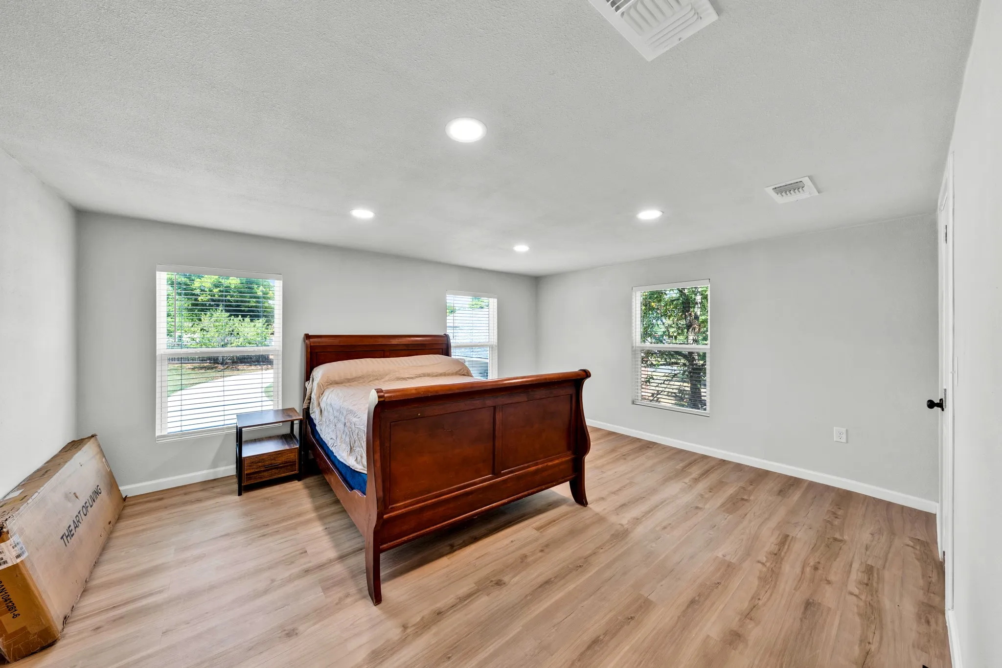 Single Family Residence For Sale in Bowie County , 303 North Ellis, New Boston, Texas 75570, 3 Bedroom, 2 Bathroom, 2 Garage spaces, 2,554 Sqft, built in 1900, mls#21397405, Real Estate Agent in New Boston, Homes For Sale in Bowie county, Homes For Sale in New Boston, Realtor in New Boston Texas, Real Estate Brokerage Independent Realty Texas, Luminita Cordes Realtor