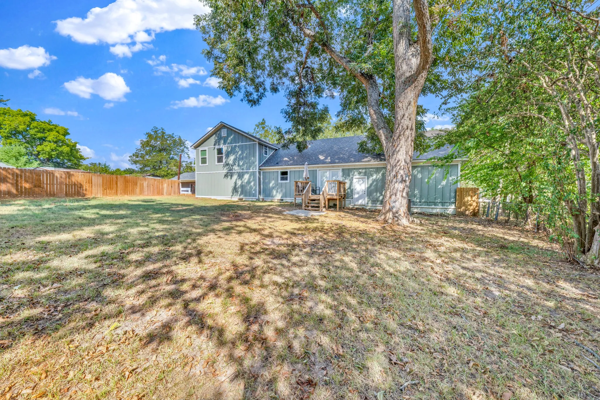Single Family Residence For Sale in Bowie County , 303 North Ellis, New Boston, Texas 75570, 3 Bedroom, 2 Bathroom, 2 Garage spaces, 2,554 Sqft, built in 1900, mls#21397405, Real Estate Agent in New Boston, Homes For Sale in Bowie county, Homes For Sale in New Boston, Realtor in New Boston Texas, Real Estate Brokerage Independent Realty Texas, Luminita Cordes Realtor