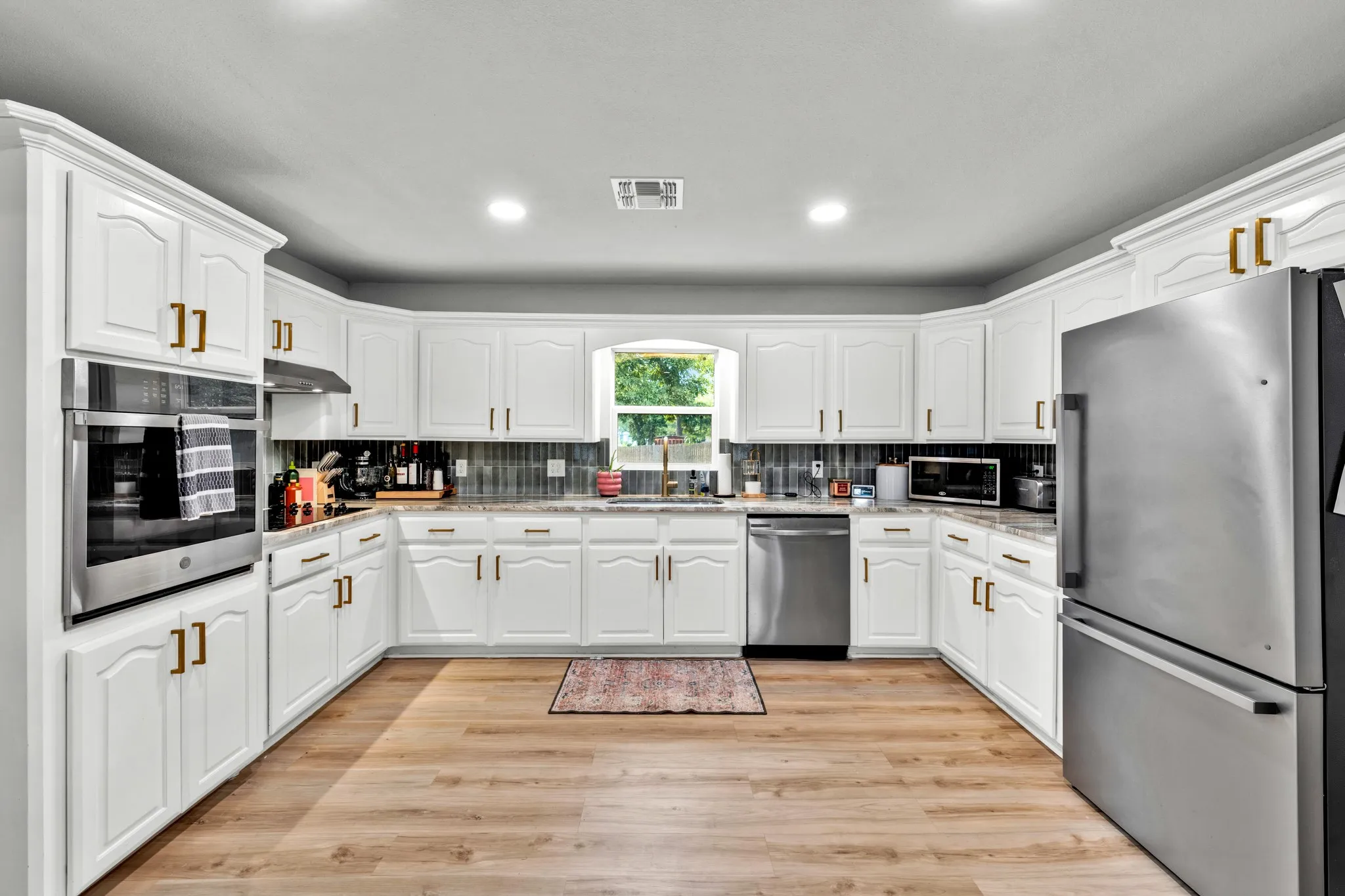 Single Family Residence For Sale in Bowie County , 303 North Ellis, New Boston, Texas 75570, 3 Bedroom, 2 Bathroom, 2 Garage spaces, 2,554 Sqft, built in 1900, mls#21397405, Real Estate Agent in New Boston, Homes For Sale in Bowie county, Homes For Sale in New Boston, Realtor in New Boston Texas, Real Estate Brokerage Independent Realty Texas, Luminita Cordes Realtor