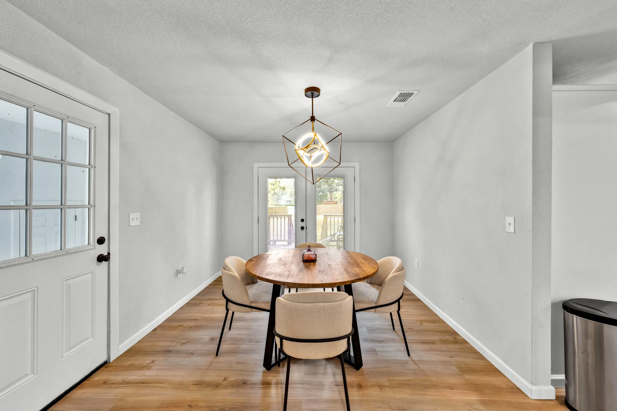 Single Family Residence For Sale in Bowie County , 303 North Ellis, New Boston, Texas 75570, 3 Bedroom, 2 Bathroom, 2 Garage spaces, 2,554 Sqft, built in 1900, mls#21397405, Real Estate Agent in New Boston, Homes For Sale in Bowie county, Homes For Sale in New Boston, Realtor in New Boston Texas, Real Estate Brokerage Independent Realty Texas, Luminita Cordes Realtor