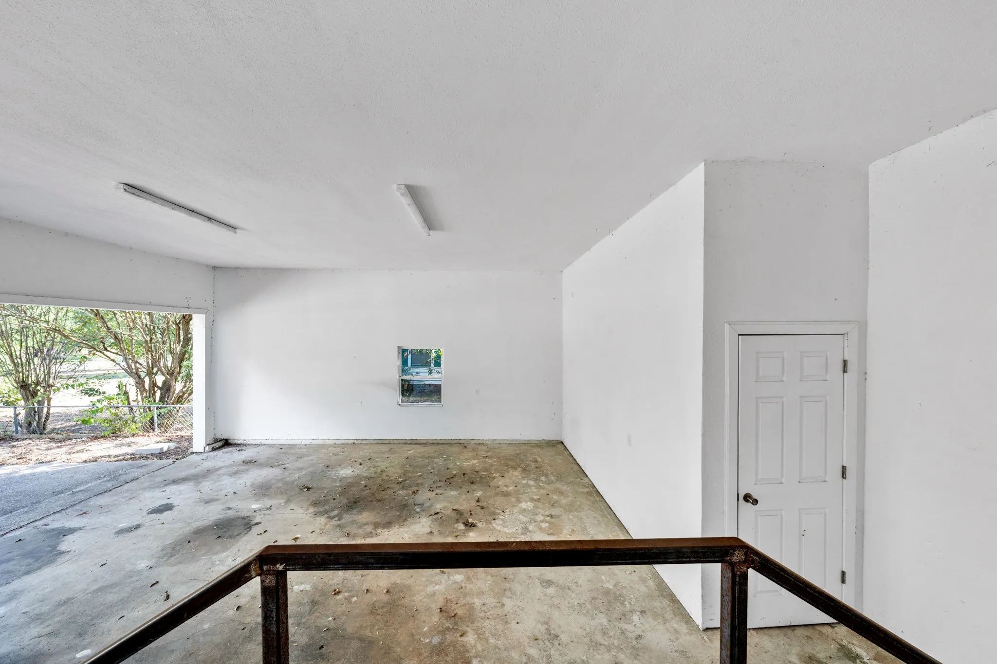 Single Family Residence For Sale in Bowie County , 303 North Ellis, New Boston, Texas 75570, 3 Bedroom, 2 Bathroom, 2 Garage spaces, 2,554 Sqft, built in 1900, mls#21397405, Real Estate Agent in New Boston, Homes For Sale in Bowie county, Homes For Sale in New Boston, Realtor in New Boston Texas, Real Estate Brokerage Independent Realty Texas, Luminita Cordes Realtor