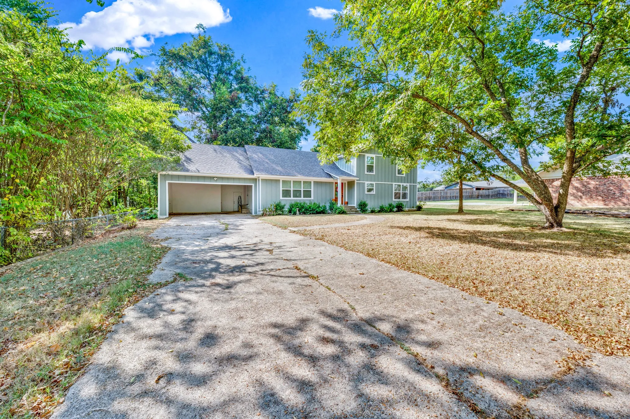Single Family Residence For Sale in Bowie County , 303 North Ellis, New Boston, Texas 75570, 3 Bedroom, 2 Bathroom, 2 Garage spaces, 2,554 Sqft, built in 1900, mls#21397405, Real Estate Agent in New Boston, Homes For Sale in Bowie county, Homes For Sale in New Boston, Realtor in New Boston Texas, Real Estate Brokerage Independent Realty Texas, Luminita Cordes Realtor