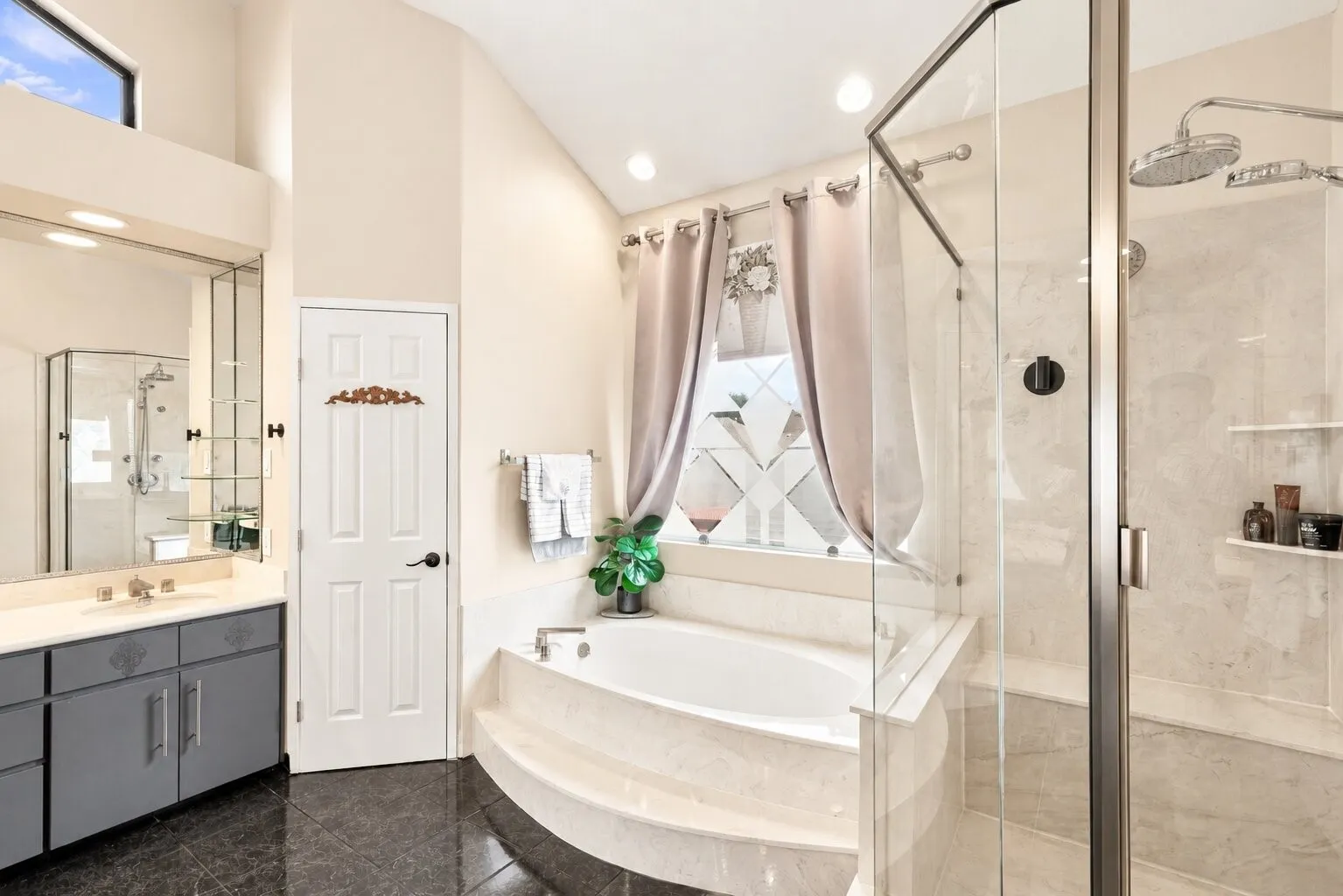 Single Family Residence For Sale in Collin County , 5057 Trail Lake Drive, Plano, Texas 75093, 4 Bedroom, 3 Bathroom, 3 Garage spaces, 3,428 Sqft, built in 1992, mls#21397102, Real Estate Agent in Plano, Homes For Sale in Collin county, Homes For Sale in Plano, Realtor in Plano Texas, Real Estate Brokerage Independent Realty Texas, Luminita Cordes Realtor