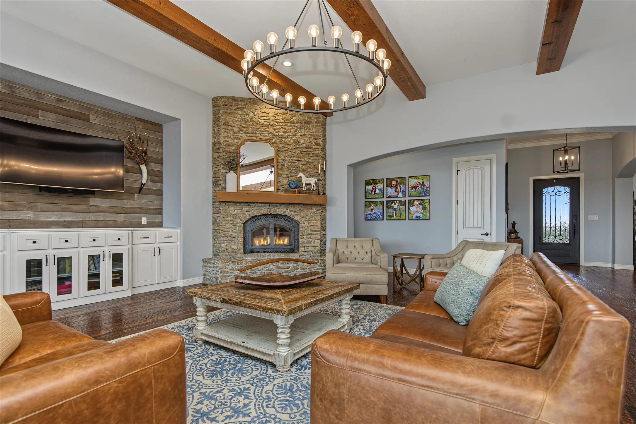 Single Family Residence For Sale in Parker County , 211 Silverado Drive, Weatherford, Texas 76087, 5 Bedroom, 5 Bathroom, 3 Garage spaces, 5,449 Sqft, built in 2007, mls#21394314, Real Estate Agent in Weatherford, Homes For Sale in Parker county, Homes For Sale in Weatherford, Realtor in Weatherford Texas, Real Estate Brokerage Independent Realty Texas, Luminita Cordes Realtor