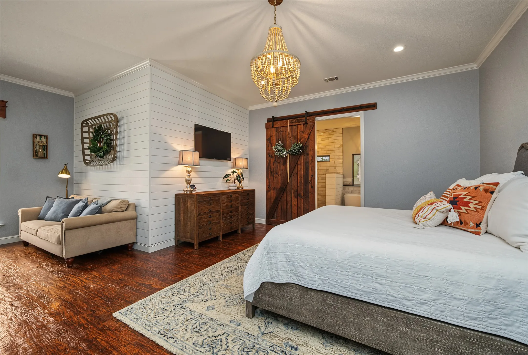 Single Family Residence For Sale in Parker County , 211 Silverado Drive, Weatherford, Texas 76087, 5 Bedroom, 5 Bathroom, 3 Garage spaces, 5,449 Sqft, built in 2007, mls#21394314, Real Estate Agent in Weatherford, Homes For Sale in Parker county, Homes For Sale in Weatherford, Realtor in Weatherford Texas, Real Estate Brokerage Independent Realty Texas, Luminita Cordes Realtor