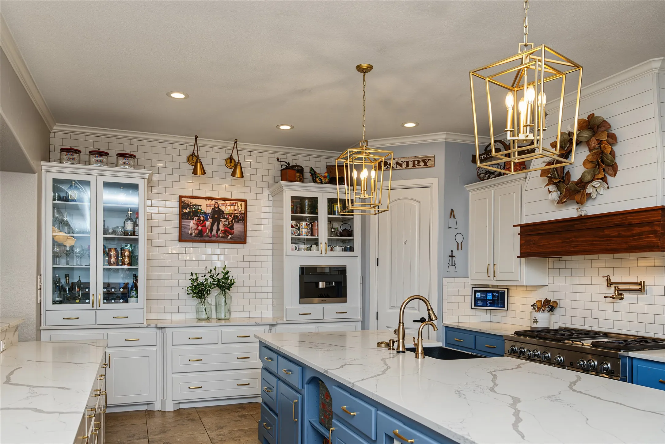 Single Family Residence For Sale in Parker County , 211 Silverado Drive, Weatherford, Texas 76087, 5 Bedroom, 5 Bathroom, 3 Garage spaces, 5,449 Sqft, built in 2007, mls#21394314, Real Estate Agent in Weatherford, Homes For Sale in Parker county, Homes For Sale in Weatherford, Realtor in Weatherford Texas, Real Estate Brokerage Independent Realty Texas, Luminita Cordes Realtor