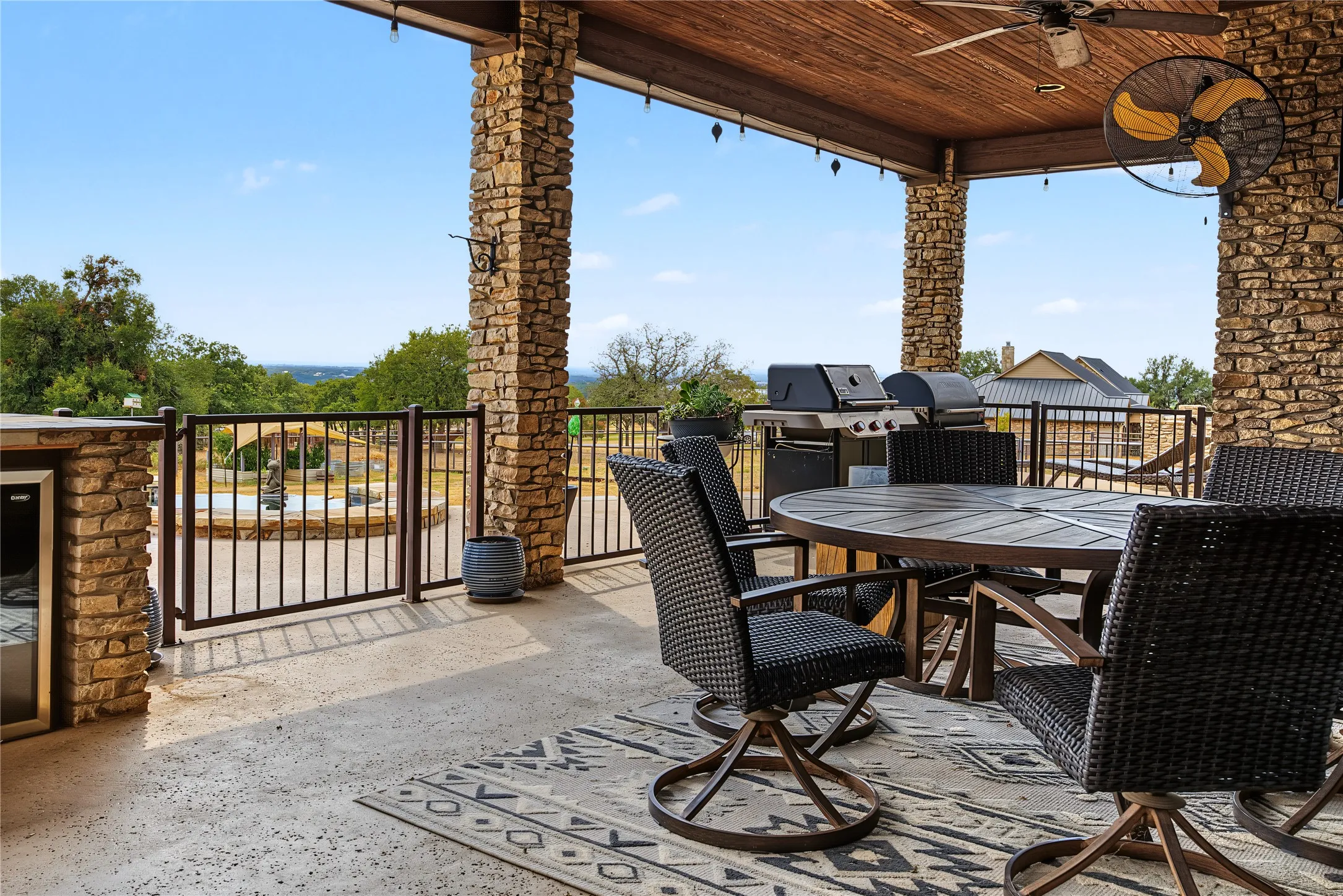 Single Family Residence For Sale in Parker County , 211 Silverado Drive, Weatherford, Texas 76087, 5 Bedroom, 5 Bathroom, 3 Garage spaces, 5,449 Sqft, built in 2007, mls#21394314, Real Estate Agent in Weatherford, Homes For Sale in Parker county, Homes For Sale in Weatherford, Realtor in Weatherford Texas, Real Estate Brokerage Independent Realty Texas, Luminita Cordes Realtor