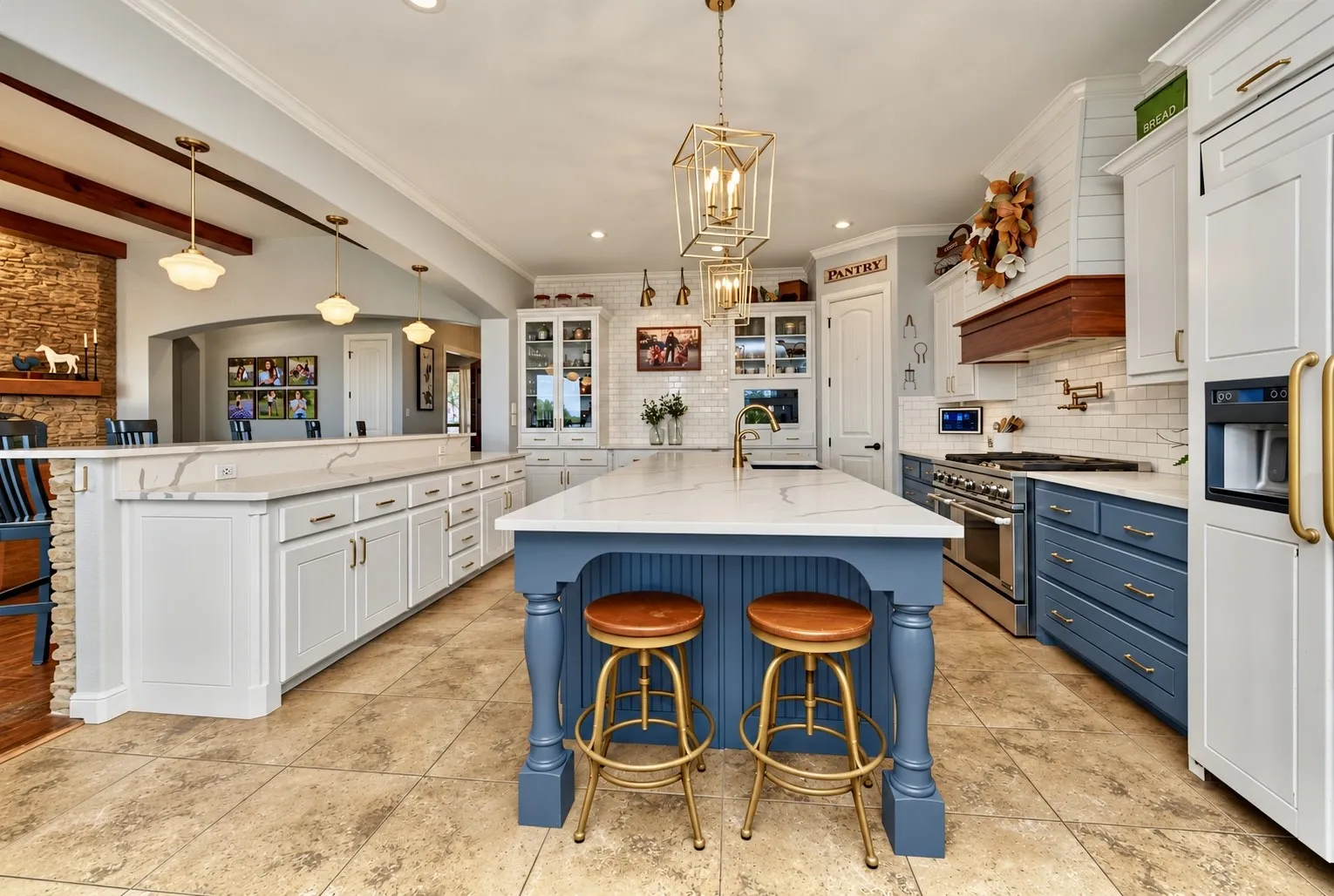 Single Family Residence For Sale in Parker County , 211 Silverado Drive, Weatherford, Texas 76087, 5 Bedroom, 5 Bathroom, 3 Garage spaces, 5,449 Sqft, built in 2007, mls#21394314, Real Estate Agent in Weatherford, Homes For Sale in Parker county, Homes For Sale in Weatherford, Realtor in Weatherford Texas, Real Estate Brokerage Independent Realty Texas, Luminita Cordes Realtor