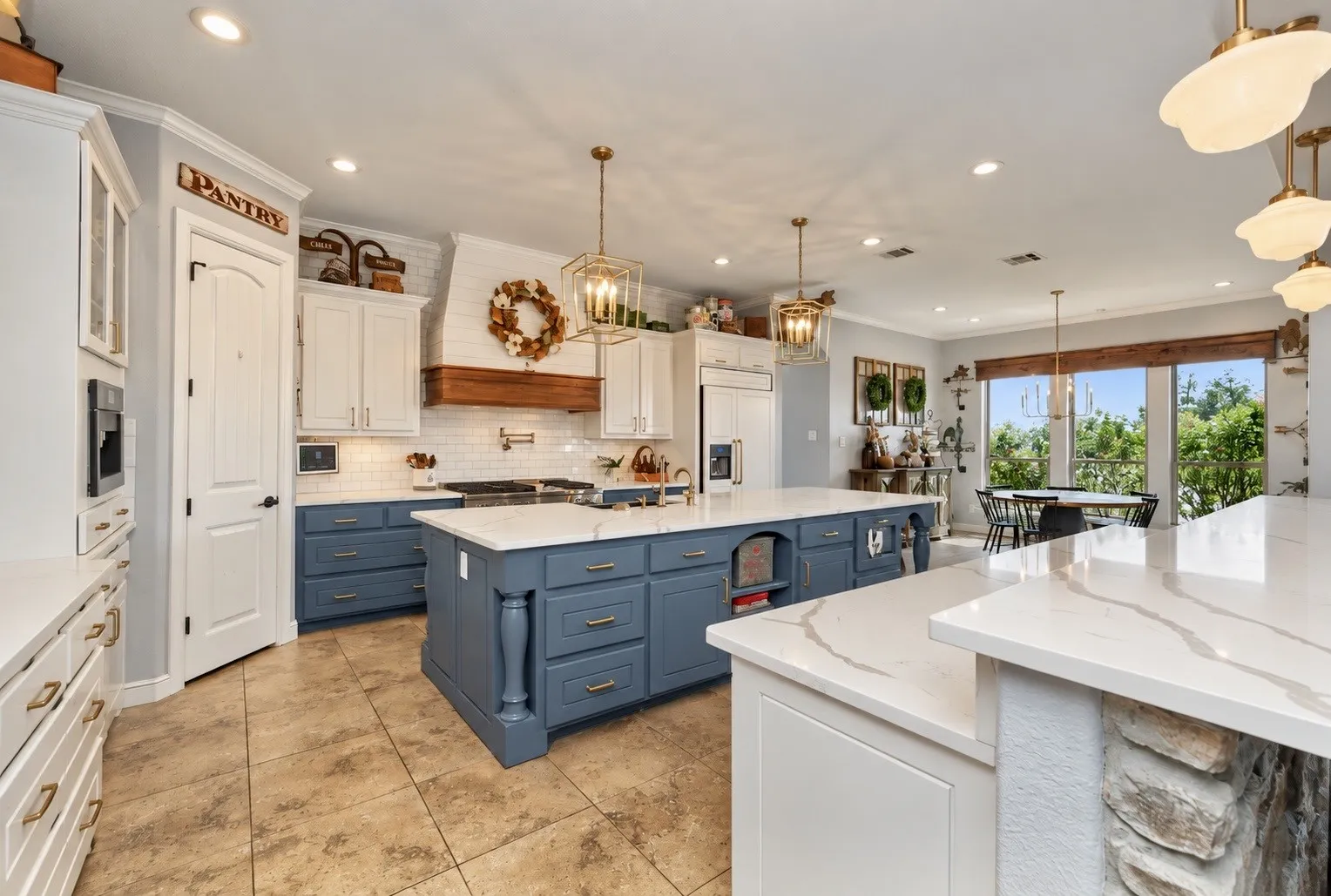 Single Family Residence For Sale in Parker County , 211 Silverado Drive, Weatherford, Texas 76087, 5 Bedroom, 5 Bathroom, 3 Garage spaces, 5,449 Sqft, built in 2007, mls#21394314, Real Estate Agent in Weatherford, Homes For Sale in Parker county, Homes For Sale in Weatherford, Realtor in Weatherford Texas, Real Estate Brokerage Independent Realty Texas, Luminita Cordes Realtor