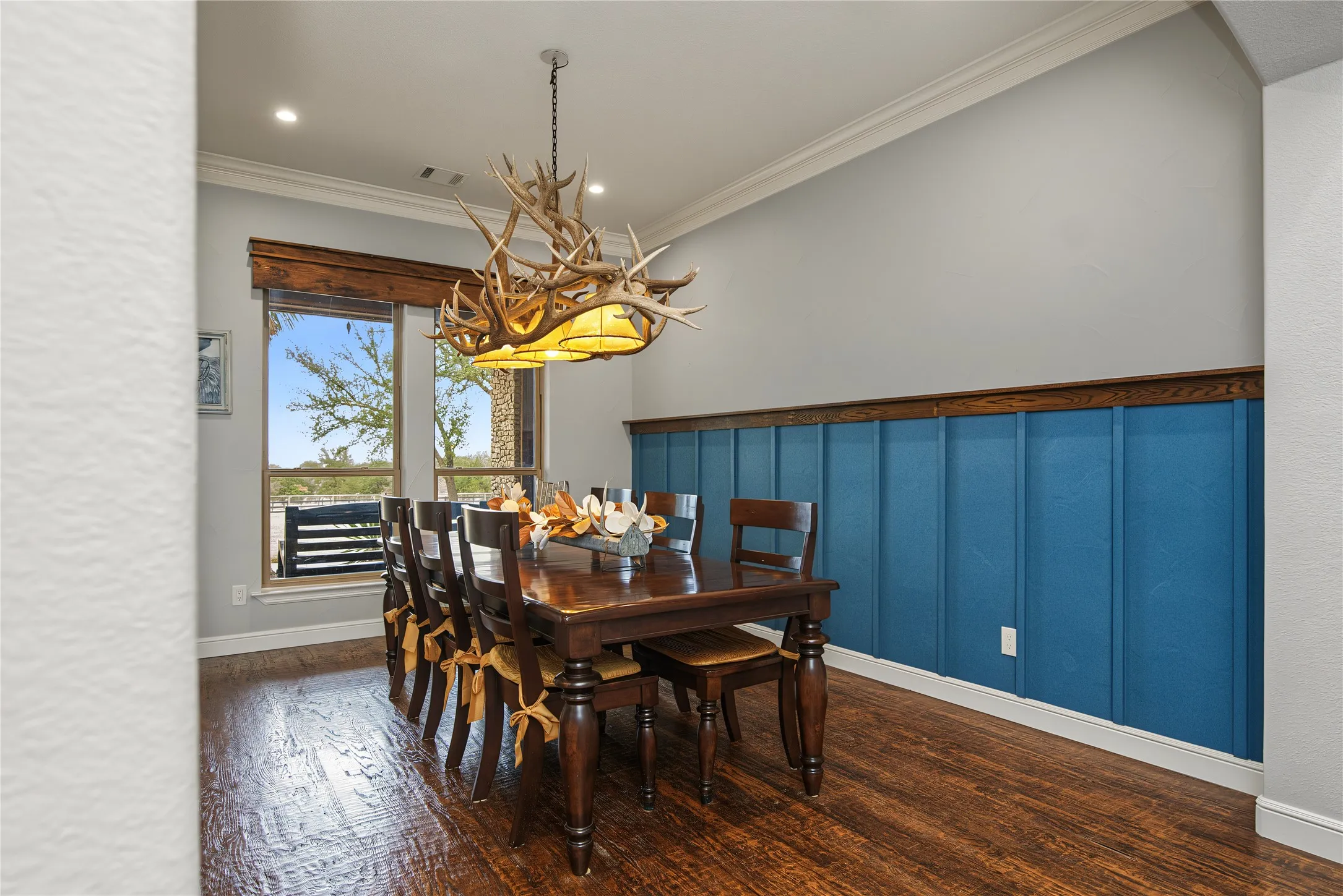 Single Family Residence For Sale in Parker County , 211 Silverado Drive, Weatherford, Texas 76087, 5 Bedroom, 5 Bathroom, 3 Garage spaces, 5,449 Sqft, built in 2007, mls#21394314, Real Estate Agent in Weatherford, Homes For Sale in Parker county, Homes For Sale in Weatherford, Realtor in Weatherford Texas, Real Estate Brokerage Independent Realty Texas, Luminita Cordes Realtor
