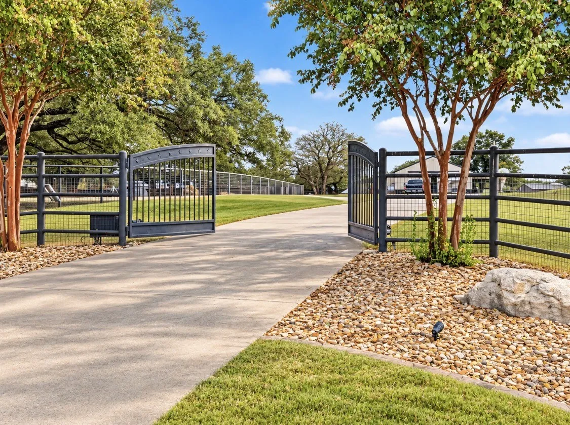 Single Family Residence For Sale in Parker County , 211 Silverado Drive, Weatherford, Texas 76087, 5 Bedroom, 5 Bathroom, 3 Garage spaces, 5,449 Sqft, built in 2007, mls#21394314, Real Estate Agent in Weatherford, Homes For Sale in Parker county, Homes For Sale in Weatherford, Realtor in Weatherford Texas, Real Estate Brokerage Independent Realty Texas, Luminita Cordes Realtor