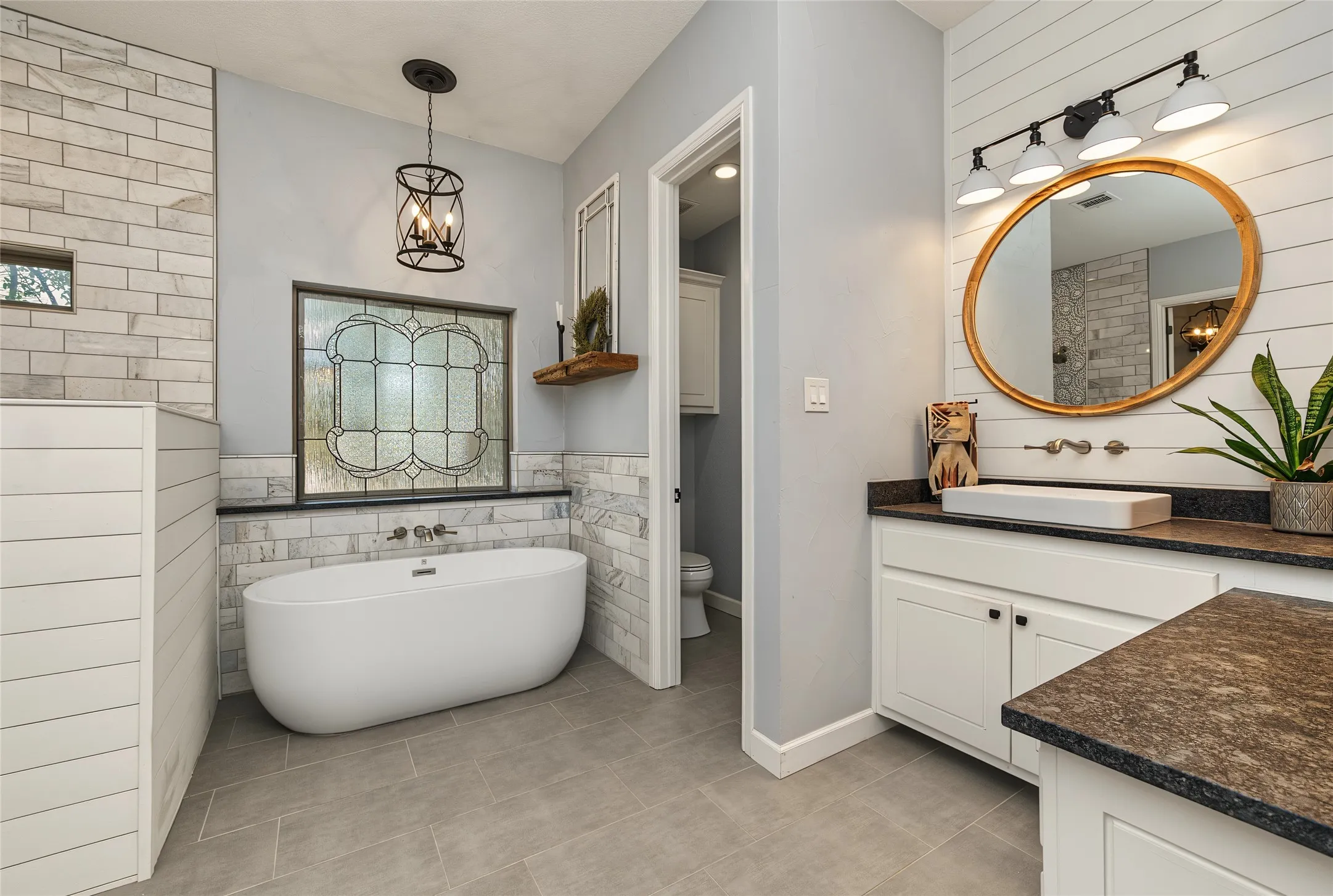 Single Family Residence For Sale in Parker County , 211 Silverado Drive, Weatherford, Texas 76087, 5 Bedroom, 5 Bathroom, 3 Garage spaces, 5,449 Sqft, built in 2007, mls#21394314, Real Estate Agent in Weatherford, Homes For Sale in Parker county, Homes For Sale in Weatherford, Realtor in Weatherford Texas, Real Estate Brokerage Independent Realty Texas, Luminita Cordes Realtor