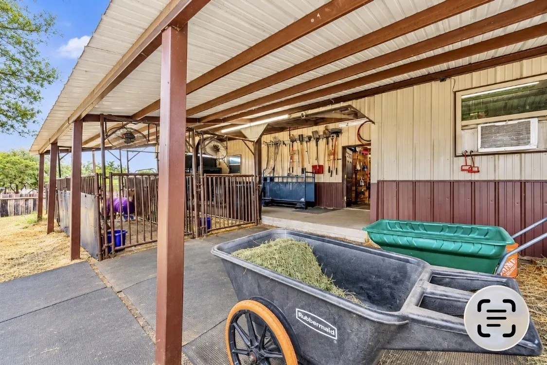 Single Family Residence For Sale in Parker County , 211 Silverado Drive, Weatherford, Texas 76087, 5 Bedroom, 5 Bathroom, 3 Garage spaces, 5,449 Sqft, built in 2007, mls#21394314, Real Estate Agent in Weatherford, Homes For Sale in Parker county, Homes For Sale in Weatherford, Realtor in Weatherford Texas, Real Estate Brokerage Independent Realty Texas, Luminita Cordes Realtor