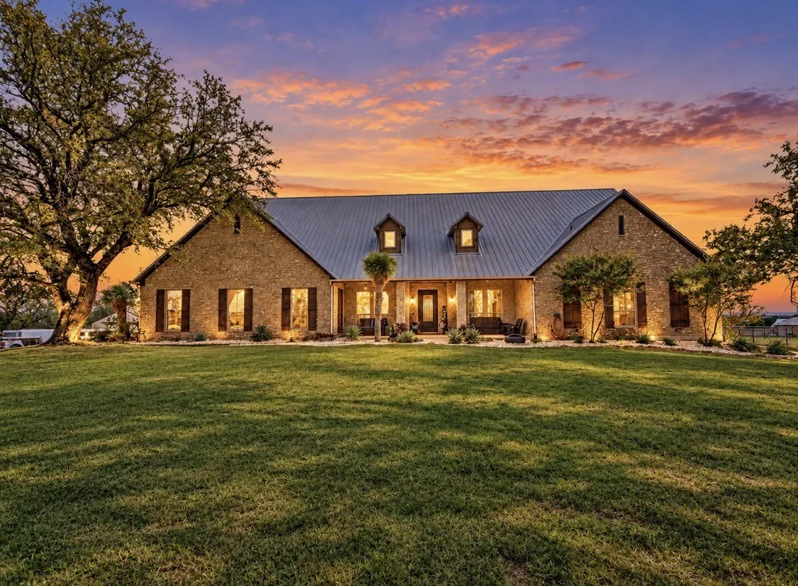 Single Family Residence For Sale in Parker County , 211 Silverado Drive, Weatherford, Texas 76087, 5 Bedroom, 5 Bathroom, 3 Garage spaces, 5,449 Sqft, built in 2007, mls#21394314, Real Estate Agent in Weatherford, Homes For Sale in Parker county, Homes For Sale in Weatherford, Realtor in Weatherford Texas, Real Estate Brokerage Independent Realty Texas, Luminita Cordes Realtor