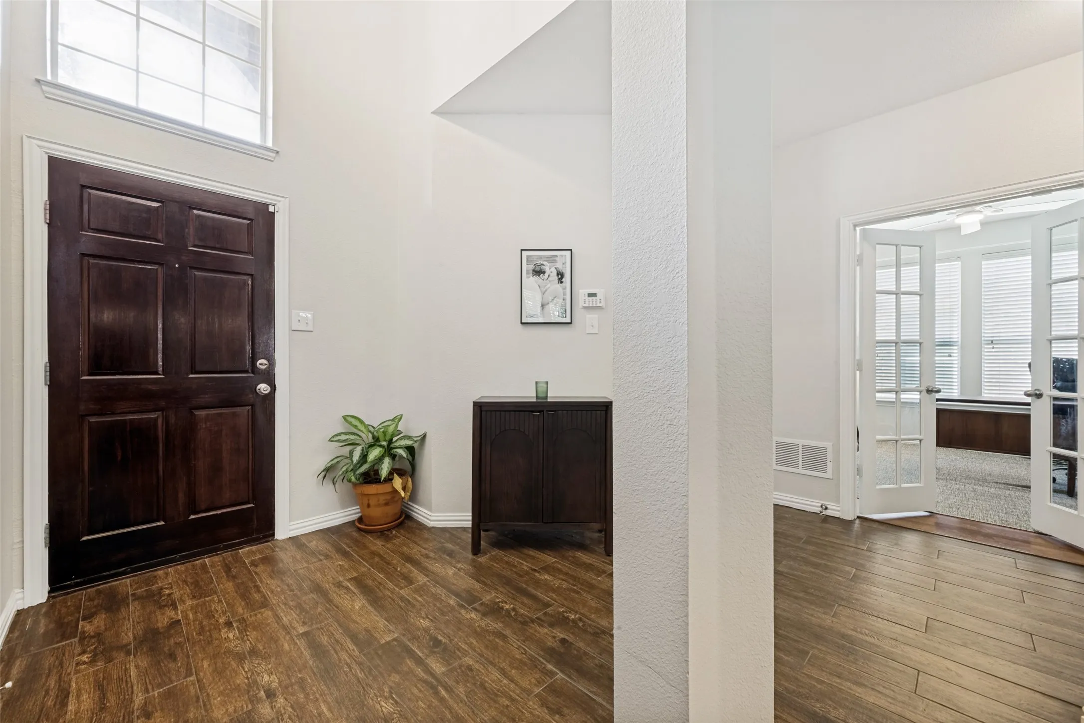 Single Family Residence For Rent in Denton County , 310 Conroe Circle, Argyle, Texas 76226, 4 Bedroom, 3 Bathroom, 2 Garage spaces, 2,493 Sqft, built in 2006, mls#21397411, Real Estate Agent in Argyle, Homes For Rent in Denton county, Homes For Rent in Argyle, Realtor in Argyle Texas, Real Estate Brokerage Independent Realty Texas, Luminita Cordes Realtor