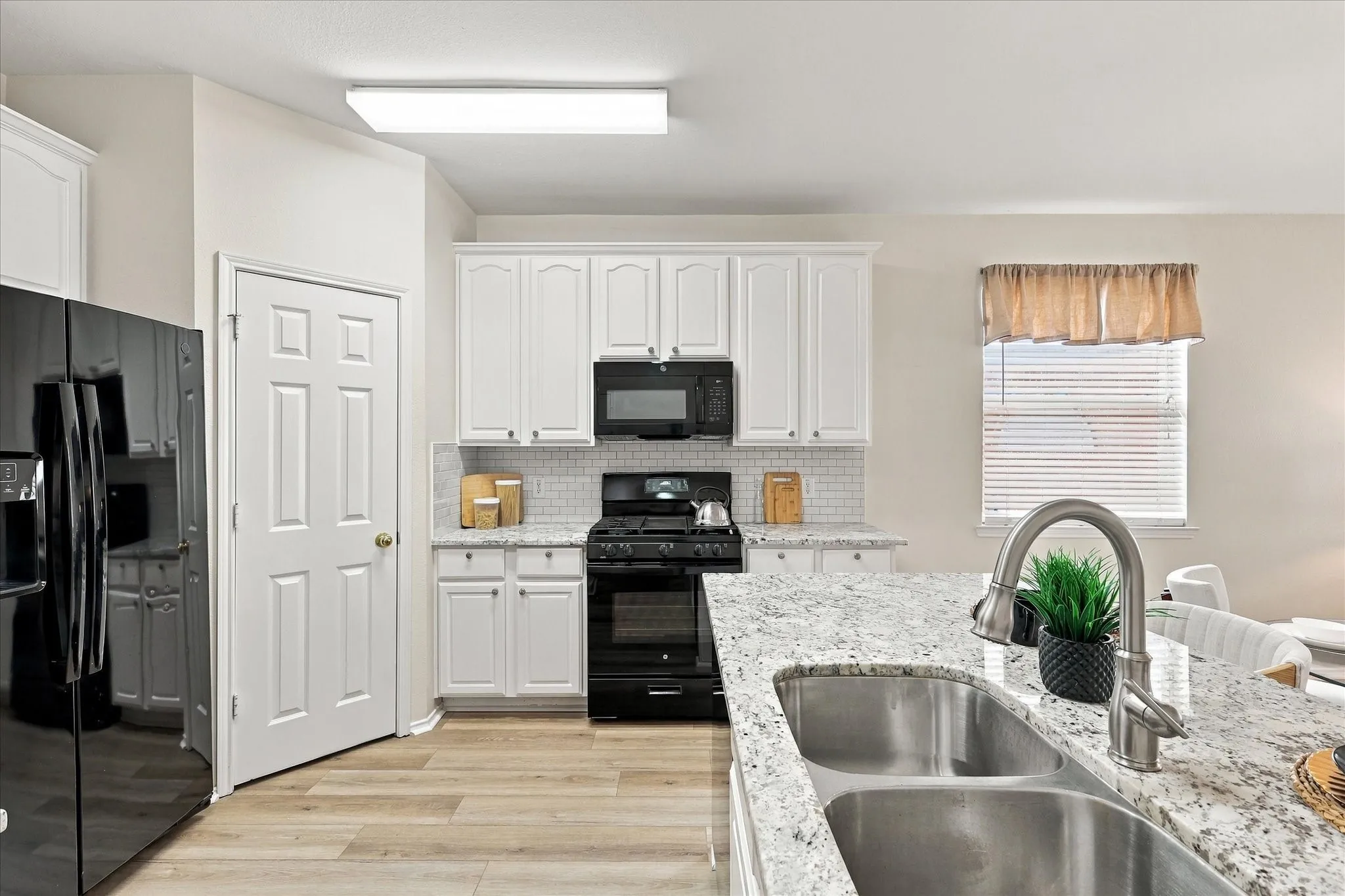 Single Family Residence For Sale in Collin County , 2901 Drake Court, Mc Kinney, Texas 75072, 3 Bedroom, 2 Bathroom, 2 Garage spaces, 1,988 Sqft, built in 2000, mls#21391451, Real Estate Agent in Mc Kinney, Homes For Sale in Collin county, Homes For Sale in Mc Kinney, Realtor in Mc Kinney Texas, Real Estate Brokerage Independent Realty Texas, Luminita Cordes Realtor
