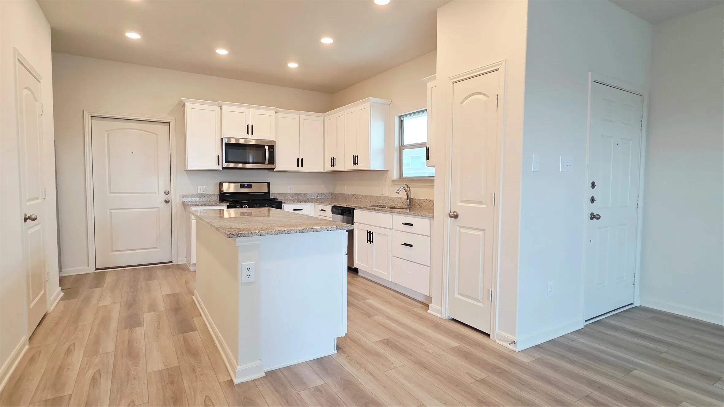 Townhouse For Rent in Collin County , 331 Stone Court, Princeton, Texas 75407, 3 Bedroom, 3 Bathroom, 2 Garage spaces, 1,573 Sqft, built in 2022, mls#21397412, Real Estate Agent in Princeton, Homes For Rent in Collin county, Homes For Rent in Princeton, Realtor in Princeton Texas, Real Estate Brokerage Independent Realty Texas, Luminita Cordes Realtor