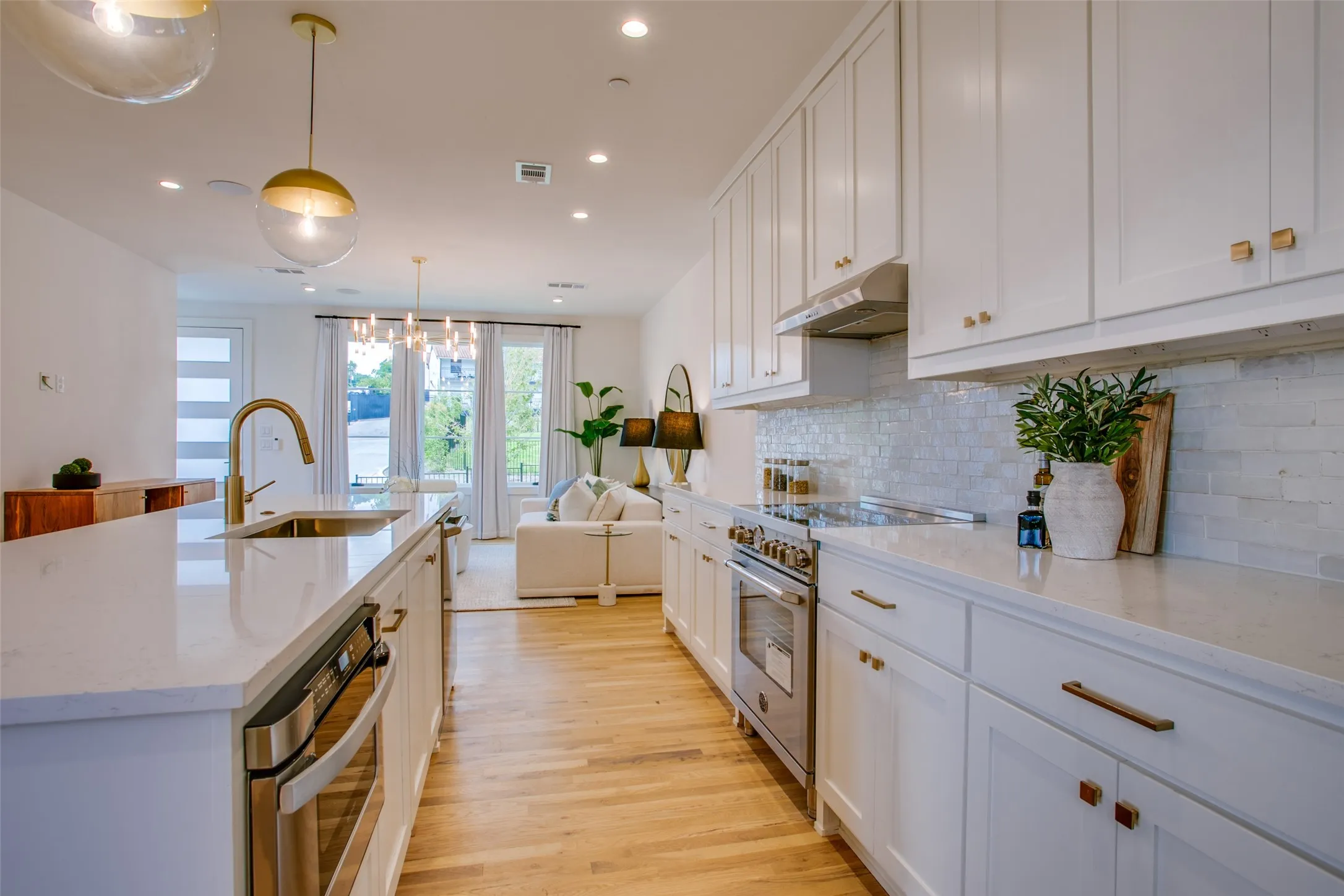 Condominium For Sale in Dallas County , 7207 Gaston Avenue 902, Dallas, Texas 75206, 2 Bedroom, 3 Bathroom, 2 Garage spaces, 1,357 Sqft, built in 2024, mls#21397419, Real Estate Agent in Dallas, Homes For Sale in Dallas county, Homes For Sale in Dallas, Realtor in Dallas Texas, Real Estate Brokerage Independent Realty Texas, Luminita Cordes Realtor