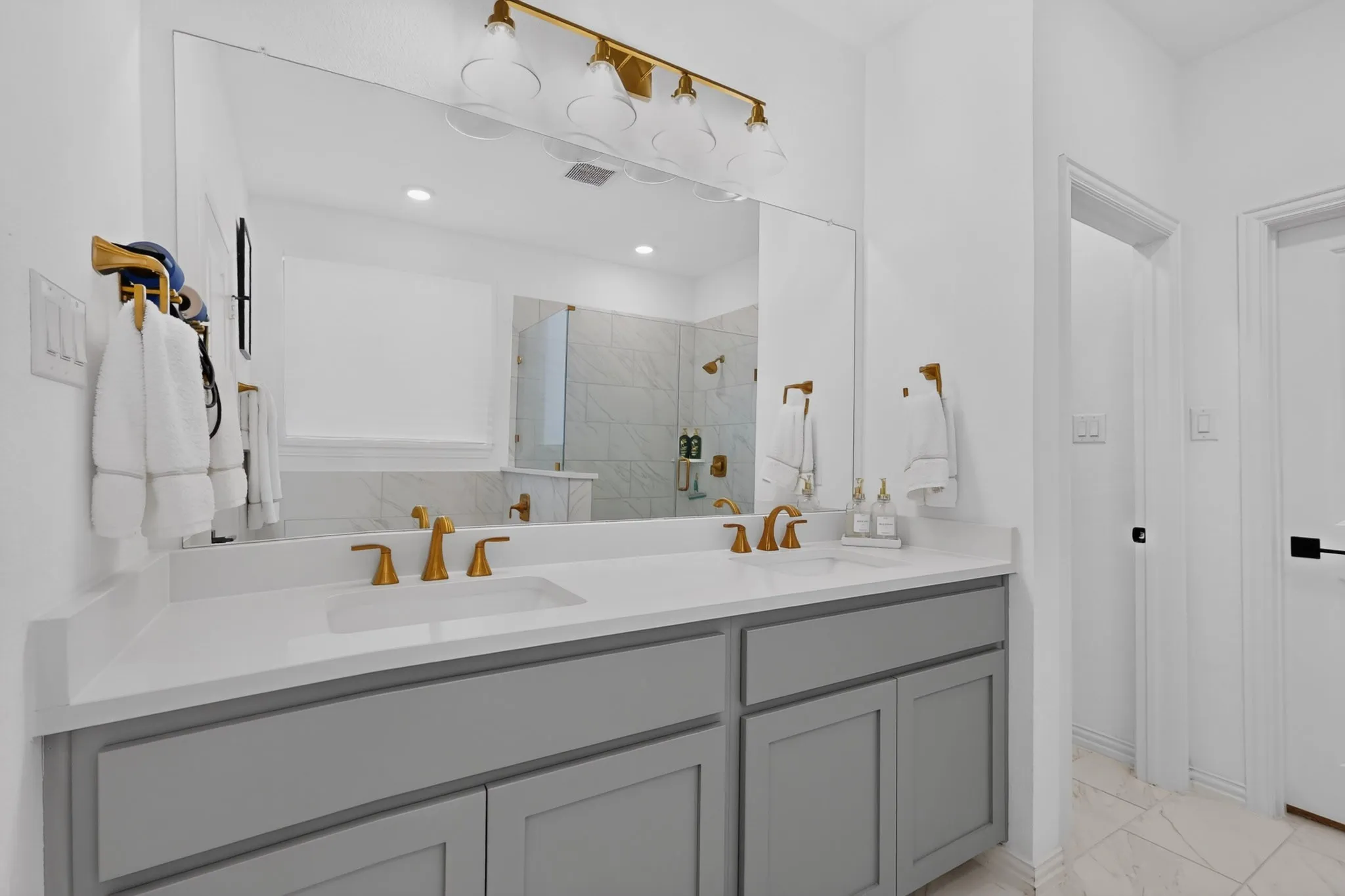 Single Family Residence For Sale in Tarrant County , 1624 Whitworth Drive, Fort Worth, Texas 76052, 4 Bedroom, 4 Bathroom, 2 Garage spaces, 2,718 Sqft, built in 2023, mls#21396280, Real Estate Agent in Fort Worth, Homes For Sale in Tarrant county, Homes For Sale in Fort Worth, Realtor in Fort Worth Texas, Real Estate Brokerage Independent Realty Texas, Luminita Cordes Realtor