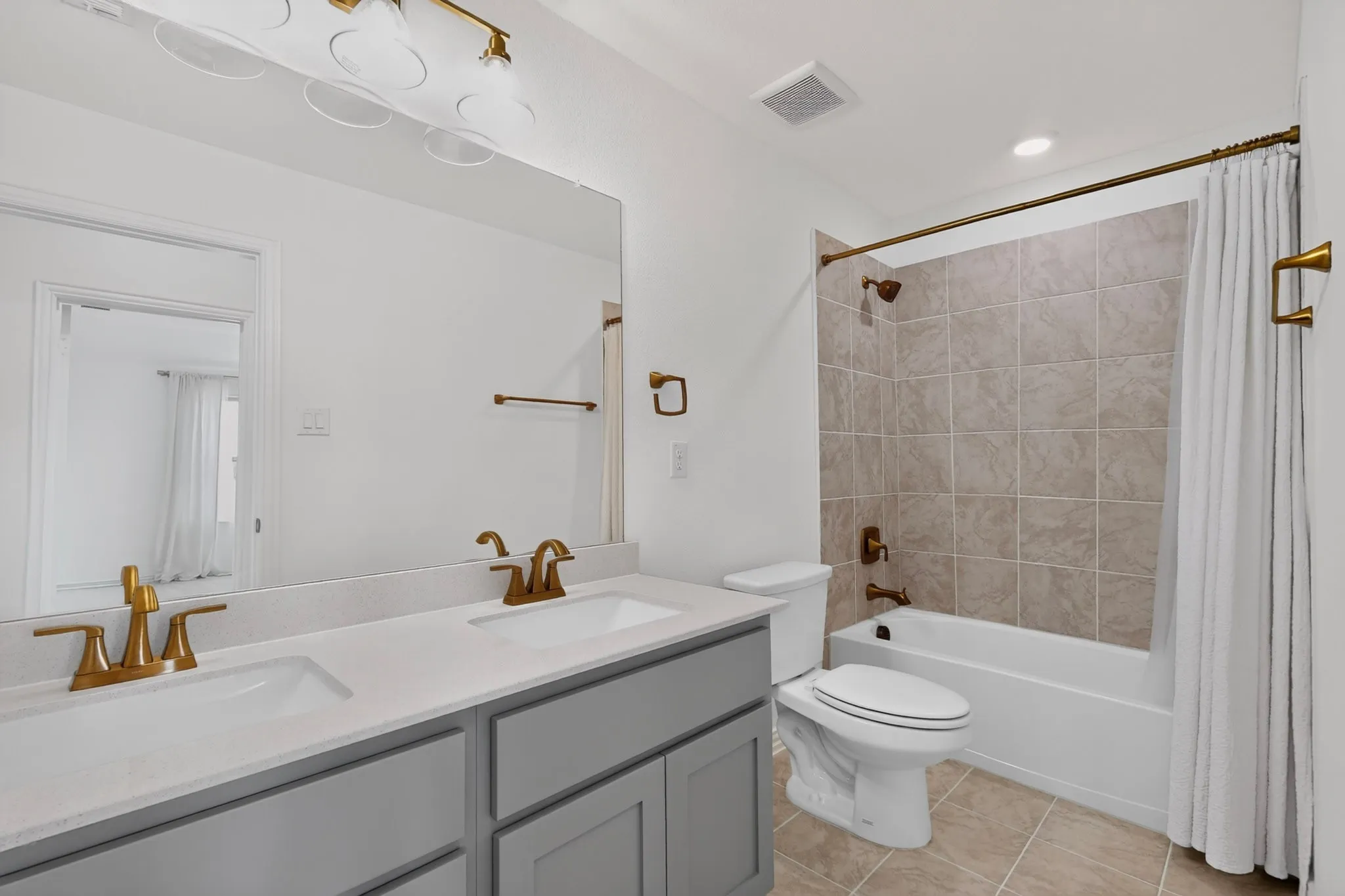 Single Family Residence For Sale in Tarrant County , 1624 Whitworth Drive, Fort Worth, Texas 76052, 4 Bedroom, 4 Bathroom, 2 Garage spaces, 2,718 Sqft, built in 2023, mls#21396280, Real Estate Agent in Fort Worth, Homes For Sale in Tarrant county, Homes For Sale in Fort Worth, Realtor in Fort Worth Texas, Real Estate Brokerage Independent Realty Texas, Luminita Cordes Realtor