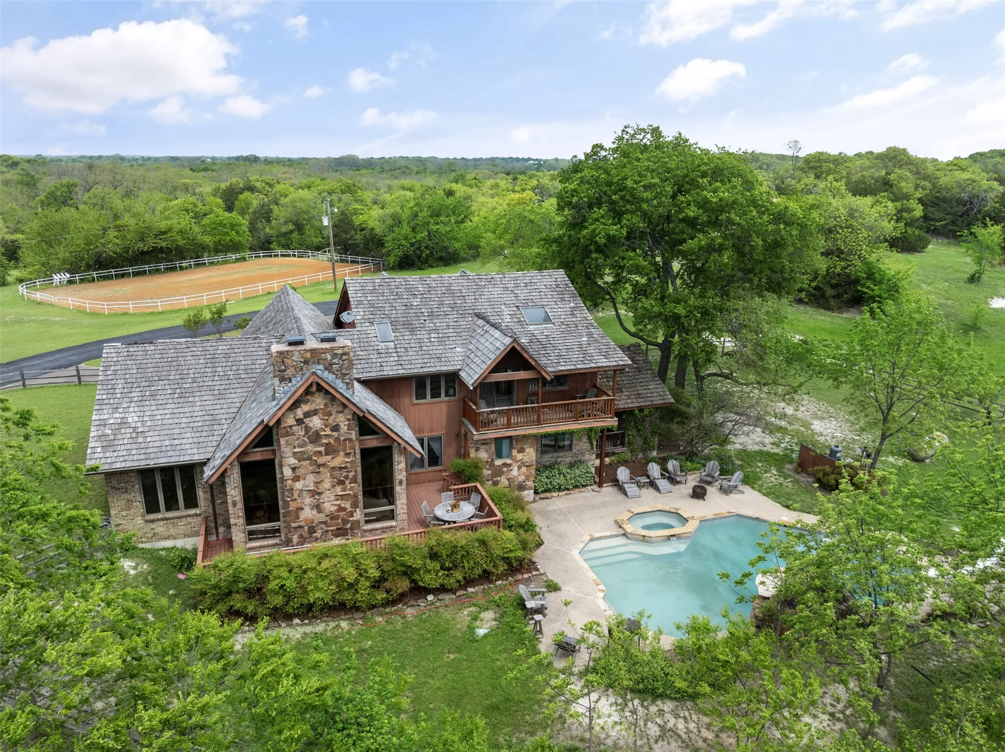 Farm For Sale in Grayson County , 1251 Jim Cannon Road, Van Alstyne, Texas 75495, 4 Bedroom, 4 Bathroom, 3 Garage spaces, 2,725 Sqft, built in 1985, mls#21394410, Real Estate Agent in Van Alstyne, Homes For Sale in Grayson county, Homes For Sale in Van Alstyne, Realtor in Van Alstyne Texas, Real Estate Brokerage Independent Realty Texas, Luminita Cordes Realtor