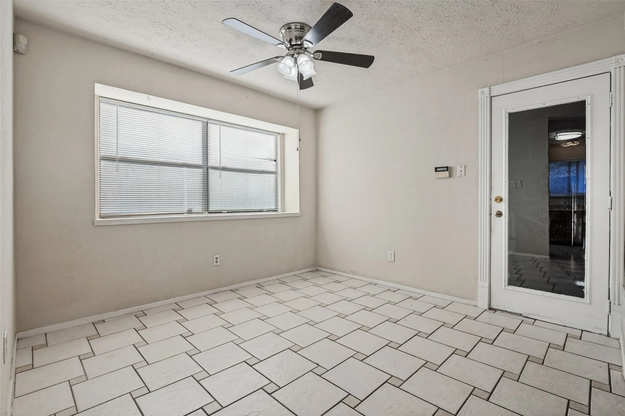 Single Family Residence For Sale in Tarrant County , 2307 Busch Drive, Arlington, Texas 76014, 3 Bedroom, 2 Bathroom, 2 Garage spaces, 1,464 Sqft, built in 1982, mls#21397422, Real Estate Agent in Arlington, Homes For Sale in Tarrant county, Homes For Sale in Arlington, Realtor in Arlington Texas, Real Estate Brokerage Independent Realty Texas, Luminita Cordes Realtor