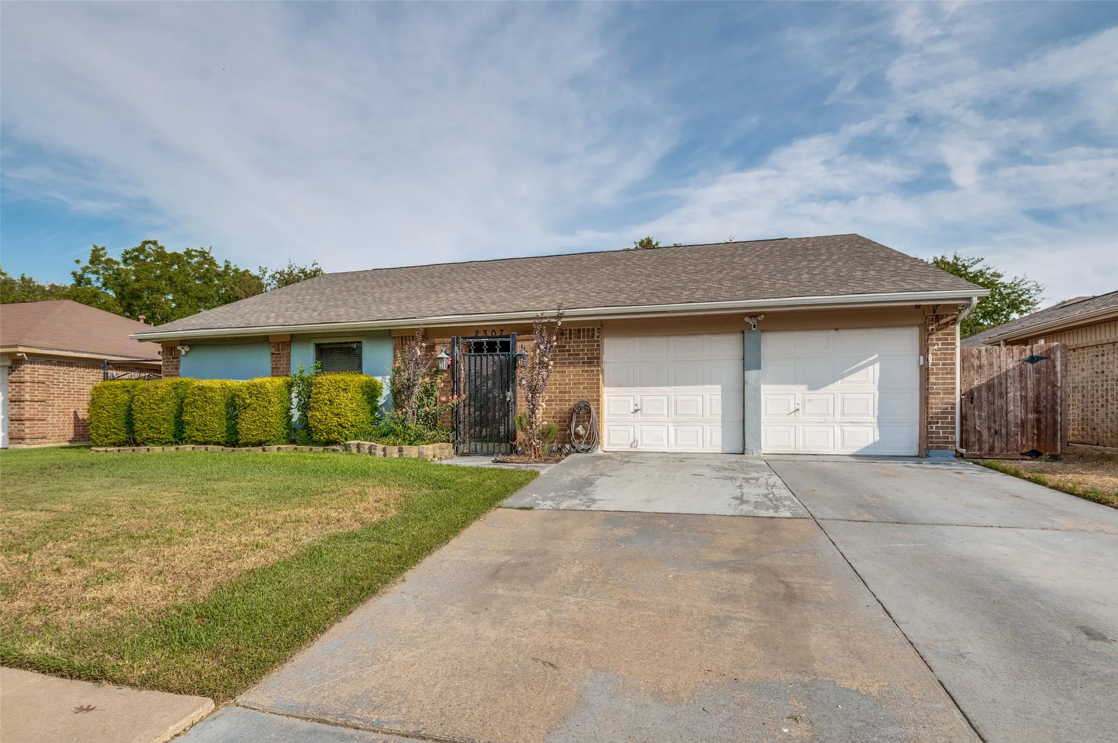 Single Family Residence For Sale in Tarrant County , 2307 Busch Drive, Arlington, Texas 76014, 3 Bedroom, 2 Bathroom, 2 Garage spaces, 1,464 Sqft, built in 1982, mls#21397422, Real Estate Agent in Arlington, Homes For Sale in Tarrant county, Homes For Sale in Arlington, Realtor in Arlington Texas, Real Estate Brokerage Independent Realty Texas, Luminita Cordes Realtor