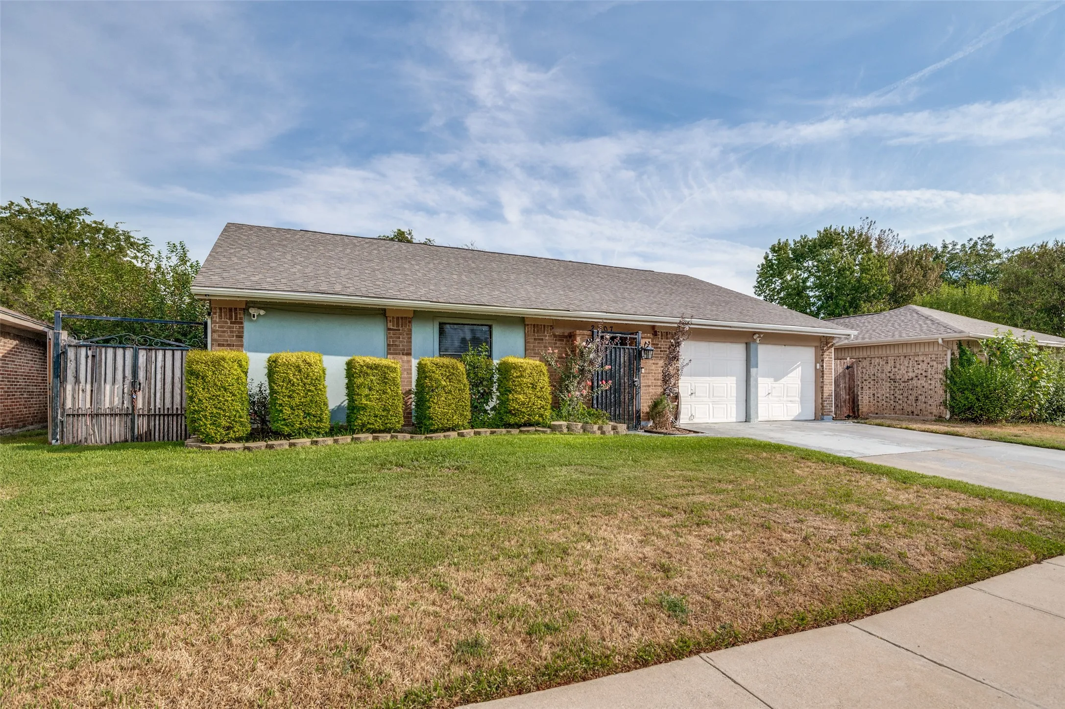 Single Family Residence For Sale in Tarrant County , 2307 Busch Drive, Arlington, Texas 76014, 3 Bedroom, 2 Bathroom, 2 Garage spaces, 1,464 Sqft, built in 1982, mls#21397422, Real Estate Agent in Arlington, Homes For Sale in Tarrant county, Homes For Sale in Arlington, Realtor in Arlington Texas, Real Estate Brokerage Independent Realty Texas, Luminita Cordes Realtor