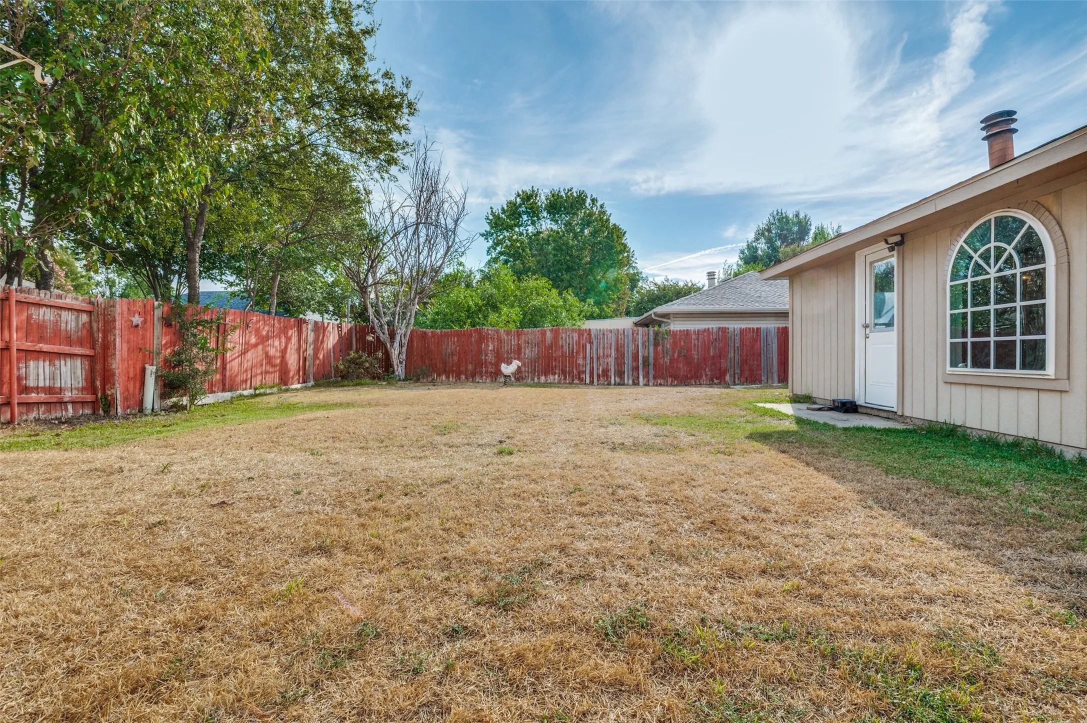 Single Family Residence For Sale in Tarrant County , 2307 Busch Drive, Arlington, Texas 76014, 3 Bedroom, 2 Bathroom, 2 Garage spaces, 1,464 Sqft, built in 1982, mls#21397422, Real Estate Agent in Arlington, Homes For Sale in Tarrant county, Homes For Sale in Arlington, Realtor in Arlington Texas, Real Estate Brokerage Independent Realty Texas, Luminita Cordes Realtor