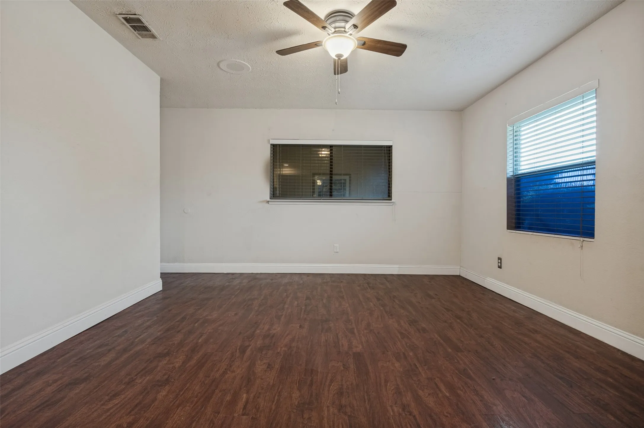 Single Family Residence For Sale in Tarrant County , 2307 Busch Drive, Arlington, Texas 76014, 3 Bedroom, 2 Bathroom, 2 Garage spaces, 1,464 Sqft, built in 1982, mls#21397422, Real Estate Agent in Arlington, Homes For Sale in Tarrant county, Homes For Sale in Arlington, Realtor in Arlington Texas, Real Estate Brokerage Independent Realty Texas, Luminita Cordes Realtor