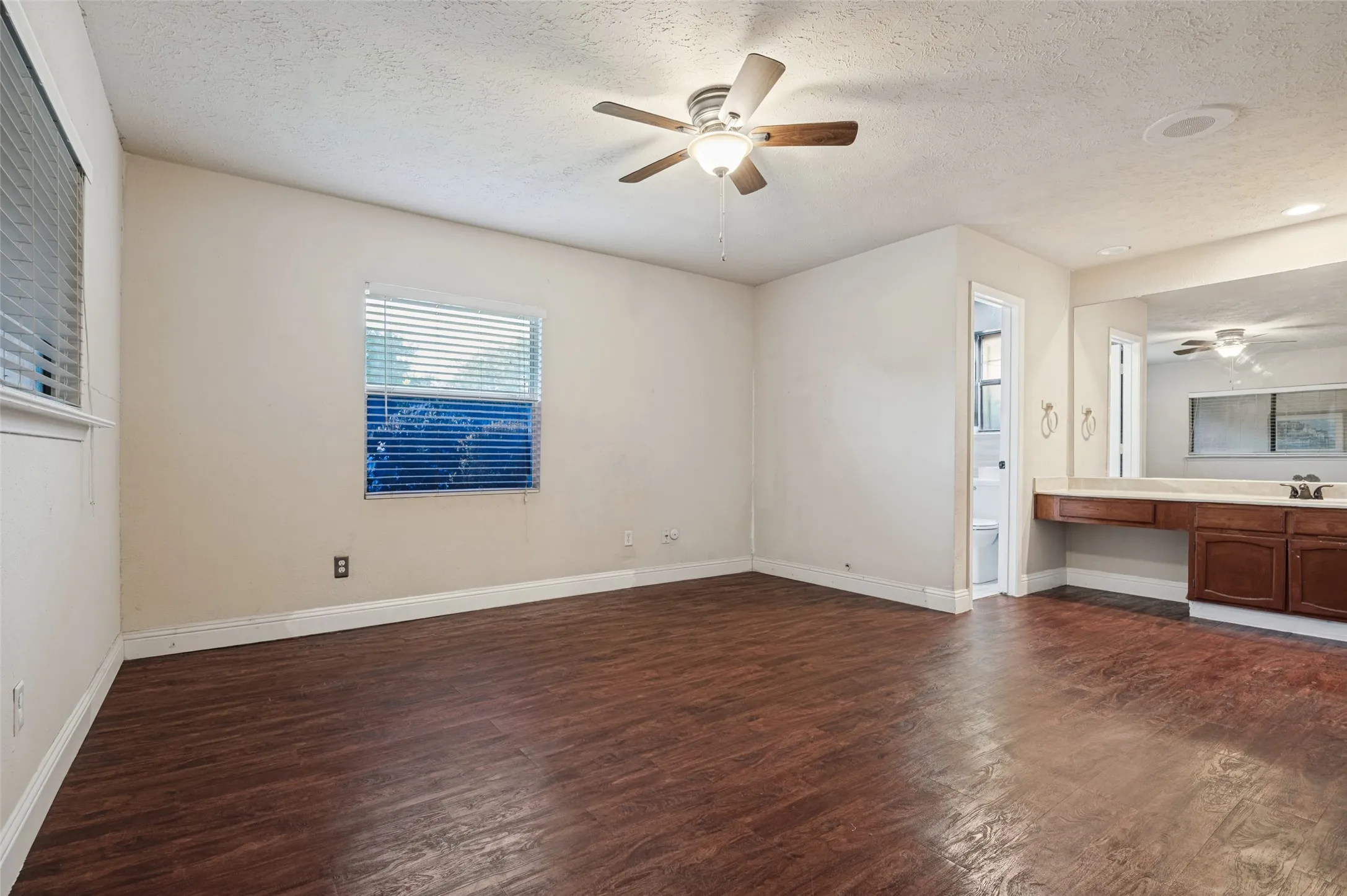 Single Family Residence For Sale in Tarrant County , 2307 Busch Drive, Arlington, Texas 76014, 3 Bedroom, 2 Bathroom, 2 Garage spaces, 1,464 Sqft, built in 1982, mls#21397422, Real Estate Agent in Arlington, Homes For Sale in Tarrant county, Homes For Sale in Arlington, Realtor in Arlington Texas, Real Estate Brokerage Independent Realty Texas, Luminita Cordes Realtor