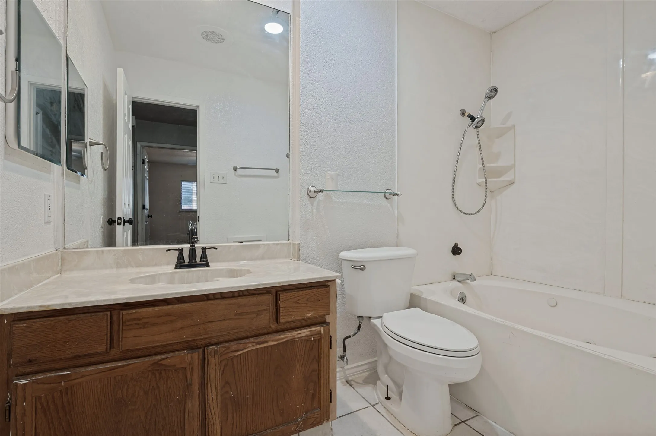 Single Family Residence For Sale in Tarrant County , 2307 Busch Drive, Arlington, Texas 76014, 3 Bedroom, 2 Bathroom, 2 Garage spaces, 1,464 Sqft, built in 1982, mls#21397422, Real Estate Agent in Arlington, Homes For Sale in Tarrant county, Homes For Sale in Arlington, Realtor in Arlington Texas, Real Estate Brokerage Independent Realty Texas, Luminita Cordes Realtor