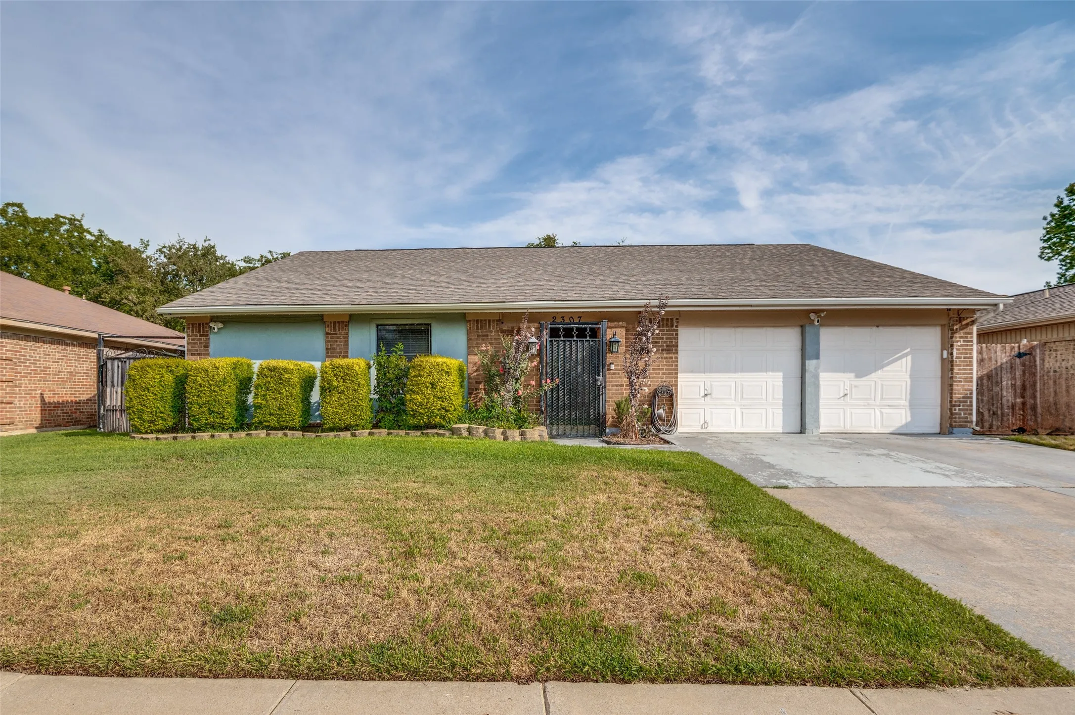 Single Family Residence For Sale in Tarrant County , 2307 Busch Drive, Arlington, Texas 76014, 3 Bedroom, 2 Bathroom, 2 Garage spaces, 1,464 Sqft, built in 1982, mls#21397422, Real Estate Agent in Arlington, Homes For Sale in Tarrant county, Homes For Sale in Arlington, Realtor in Arlington Texas, Real Estate Brokerage Independent Realty Texas, Luminita Cordes Realtor