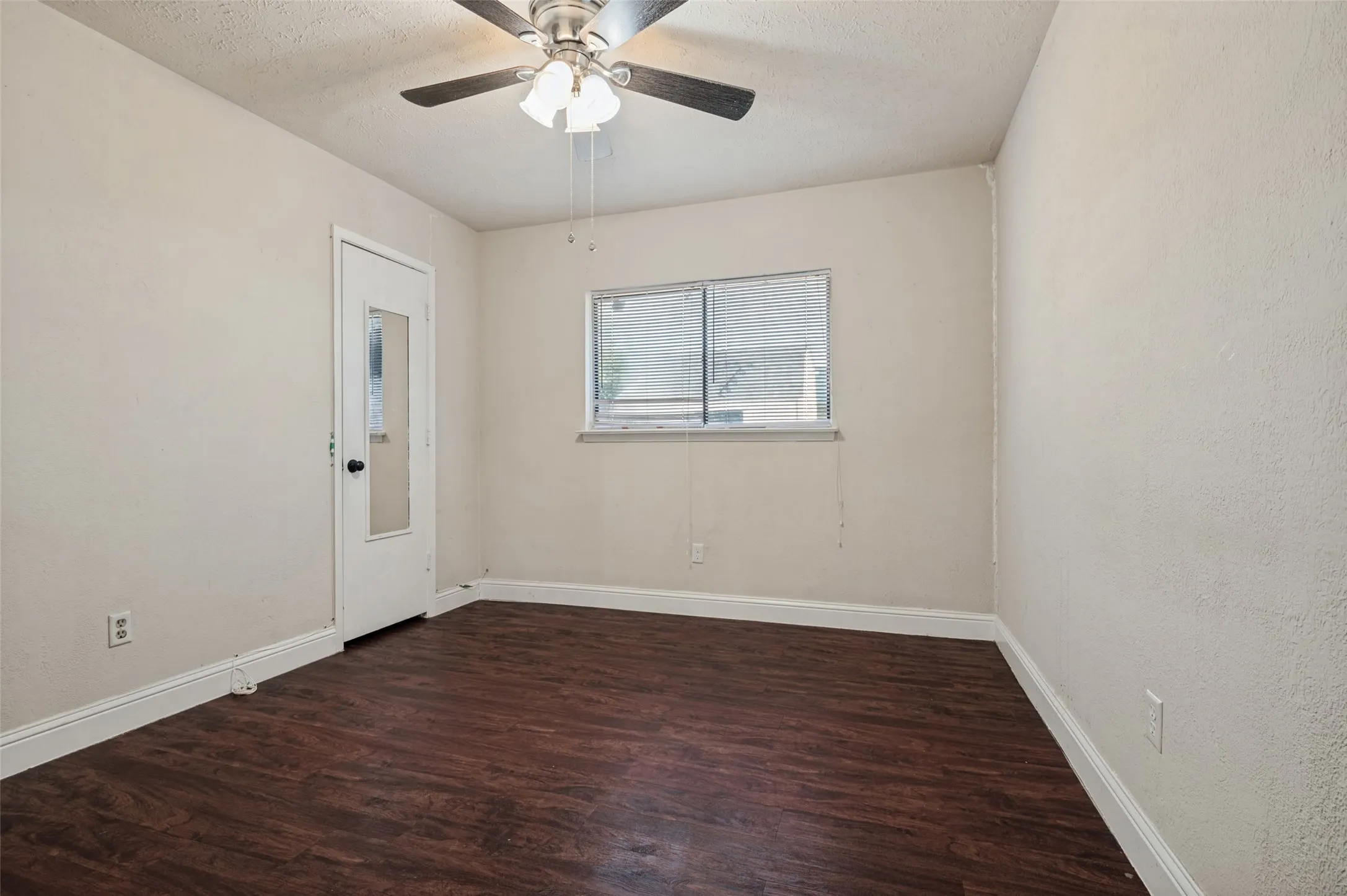 Single Family Residence For Sale in Tarrant County , 2307 Busch Drive, Arlington, Texas 76014, 3 Bedroom, 2 Bathroom, 2 Garage spaces, 1,464 Sqft, built in 1982, mls#21397422, Real Estate Agent in Arlington, Homes For Sale in Tarrant county, Homes For Sale in Arlington, Realtor in Arlington Texas, Real Estate Brokerage Independent Realty Texas, Luminita Cordes Realtor