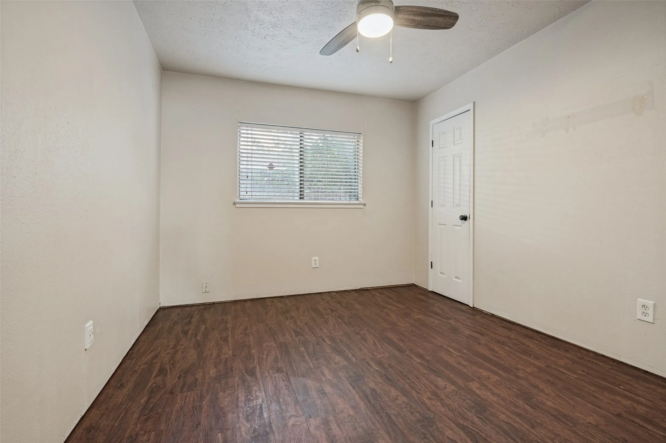 Single Family Residence For Sale in Tarrant County , 2307 Busch Drive, Arlington, Texas 76014, 3 Bedroom, 2 Bathroom, 2 Garage spaces, 1,464 Sqft, built in 1982, mls#21397422, Real Estate Agent in Arlington, Homes For Sale in Tarrant county, Homes For Sale in Arlington, Realtor in Arlington Texas, Real Estate Brokerage Independent Realty Texas, Luminita Cordes Realtor
