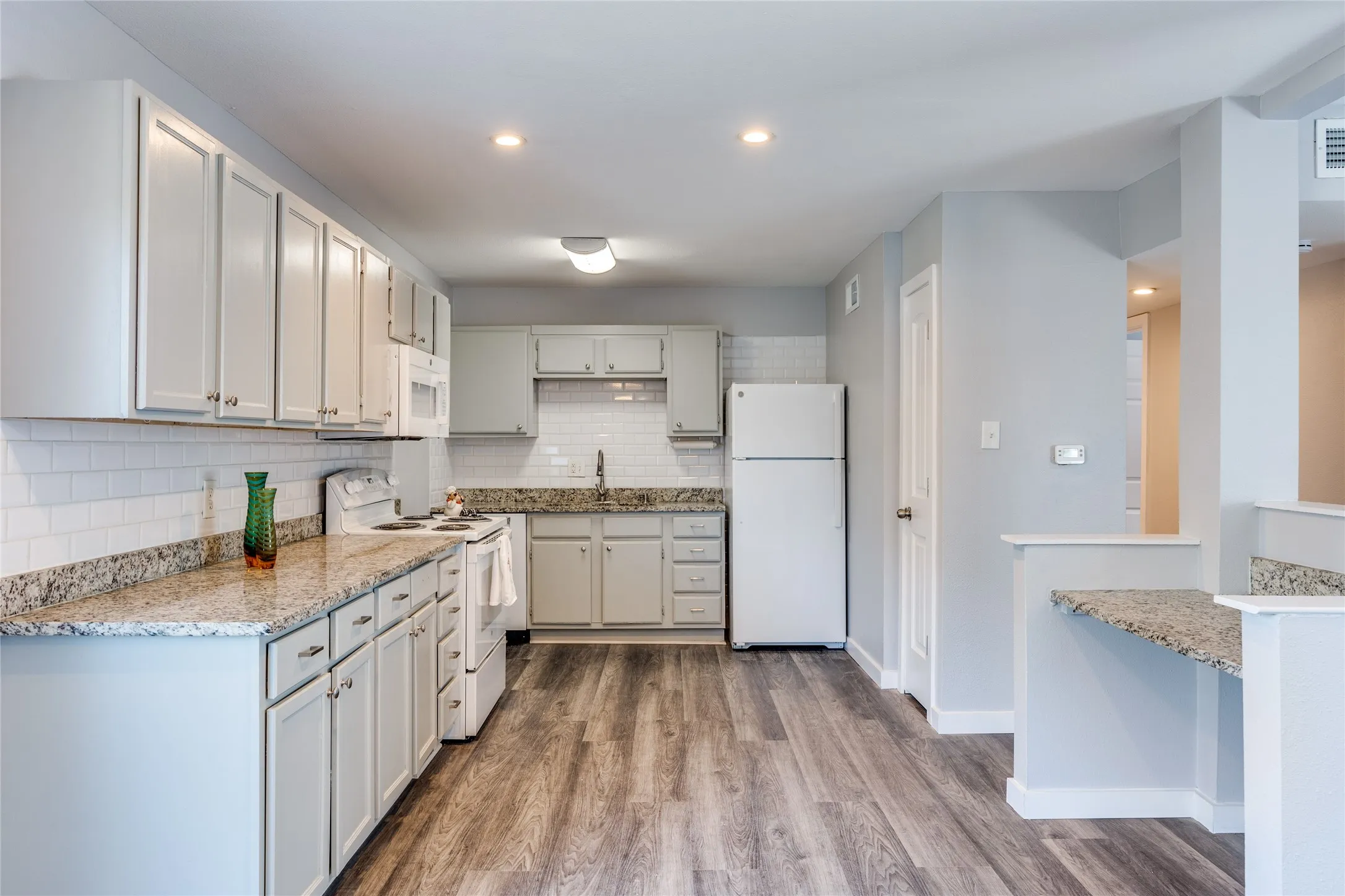 Condominium For Rent in Dallas County , 5725 Harvest Hill Road 2041, Dallas, Texas 75230, 3 Bedroom, 2 Bathroom, Garage spaces, 1,165 Sqft, built in 1970, mls#21376637, Real Estate Agent in Dallas, Homes For Rent in Dallas county, Homes For Rent in Dallas, Realtor in Dallas Texas, Real Estate Brokerage Independent Realty Texas, Luminita Cordes Realtor