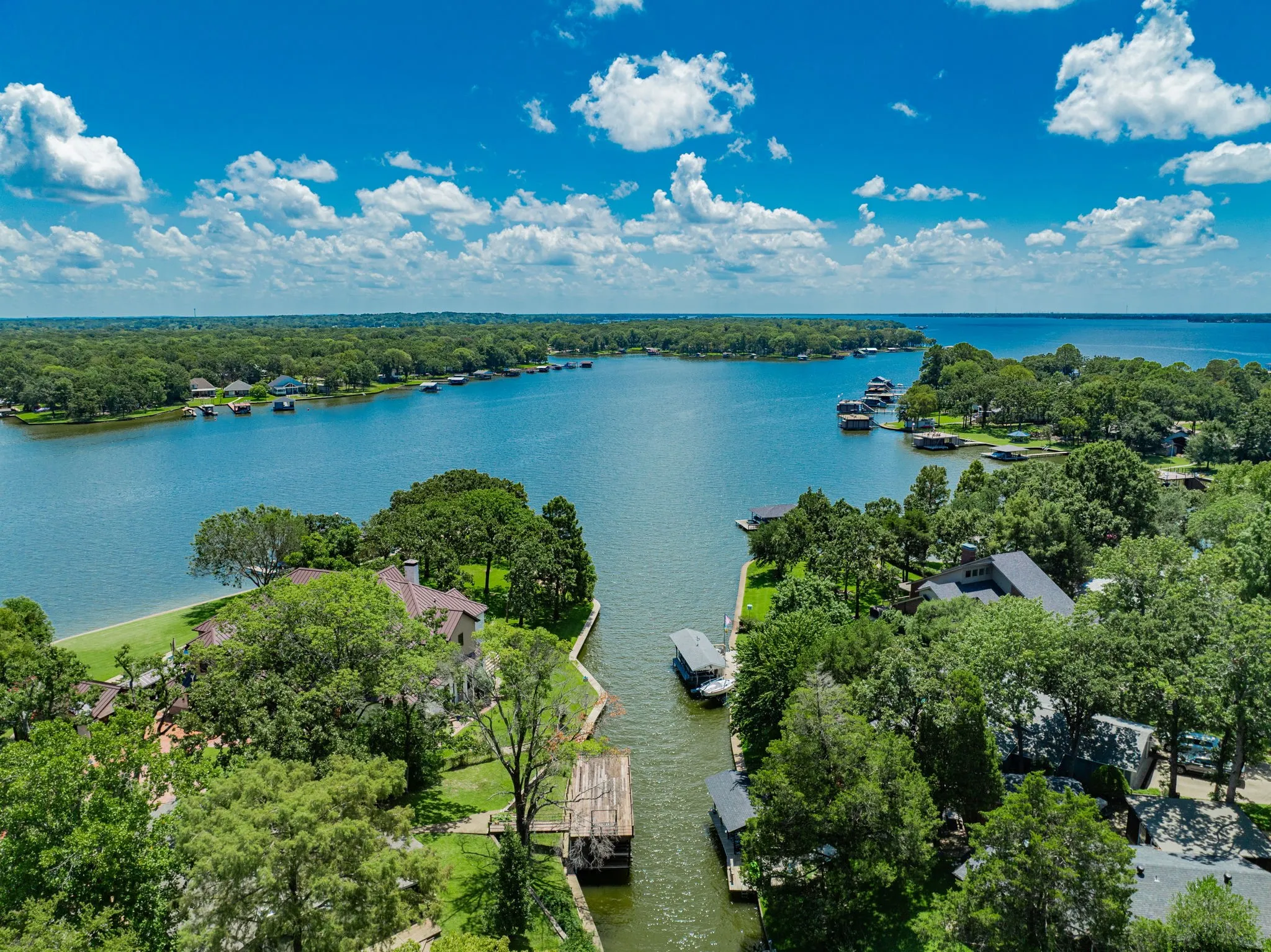 Single Family Residence For Rent in Henderson County , 102 Northwood Place, Enchanted Oaks, Texas 75156, 3 Bedroom, 2 Bathroom, Garage spaces, 2,000 Sqft, built in 1979, mls#21397362, Real Estate Agent in Enchanted Oaks, Homes For Rent in Henderson county, Homes For Rent in Enchanted Oaks, Realtor in Enchanted Oaks Texas, Real Estate Brokerage Independent Realty Texas, Luminita Cordes Realtor