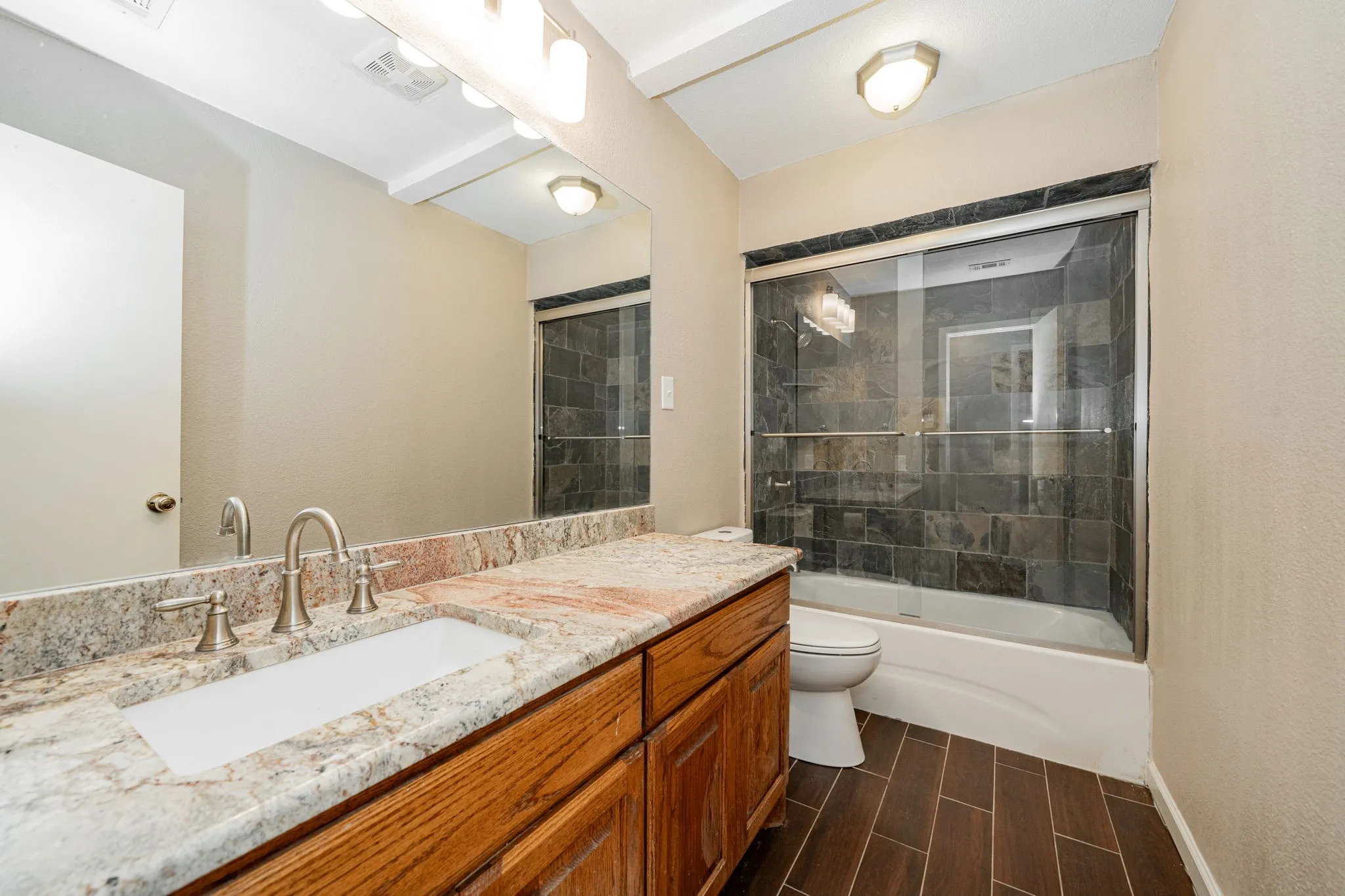 Single Family Residence For Rent in Henderson County , 102 Northwood Place, Enchanted Oaks, Texas 75156, 3 Bedroom, 2 Bathroom, Garage spaces, 2,000 Sqft, built in 1979, mls#21397362, Real Estate Agent in Enchanted Oaks, Homes For Rent in Henderson county, Homes For Rent in Enchanted Oaks, Realtor in Enchanted Oaks Texas, Real Estate Brokerage Independent Realty Texas, Luminita Cordes Realtor