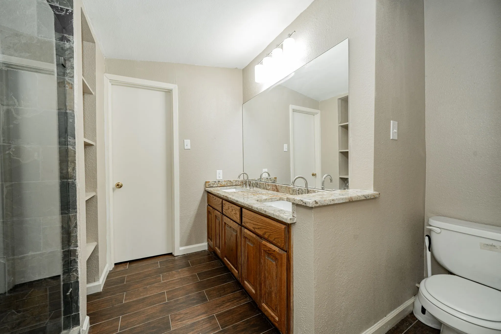 Single Family Residence For Rent in Henderson County , 102 Northwood Place, Enchanted Oaks, Texas 75156, 3 Bedroom, 2 Bathroom, Garage spaces, 2,000 Sqft, built in 1979, mls#21397362, Real Estate Agent in Enchanted Oaks, Homes For Rent in Henderson county, Homes For Rent in Enchanted Oaks, Realtor in Enchanted Oaks Texas, Real Estate Brokerage Independent Realty Texas, Luminita Cordes Realtor