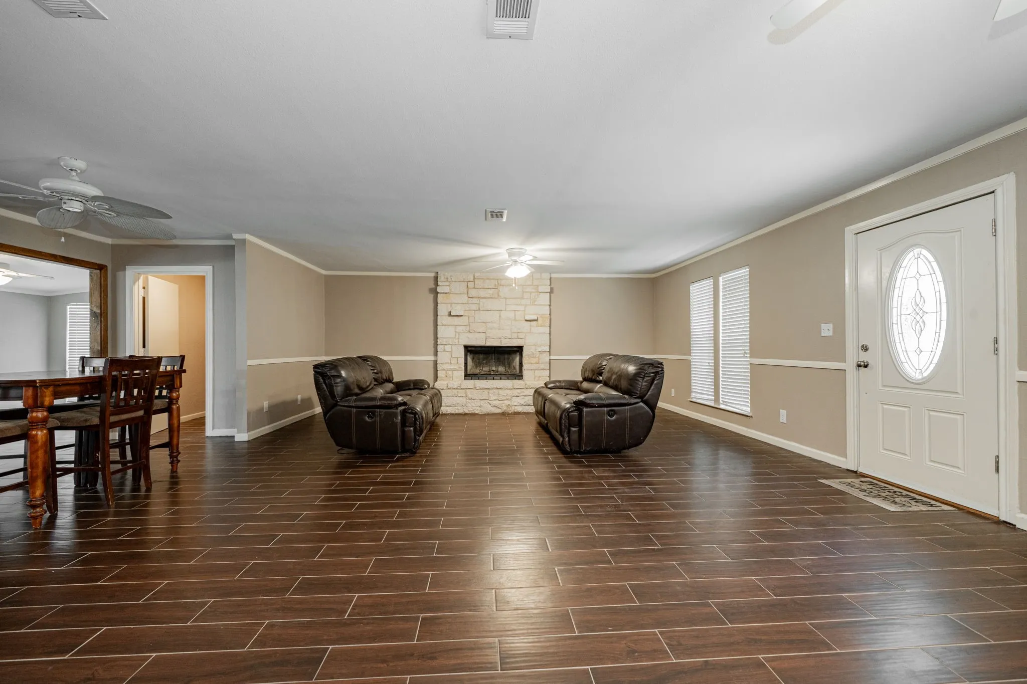 Single Family Residence For Rent in Henderson County , 102 Northwood Place, Enchanted Oaks, Texas 75156, 3 Bedroom, 2 Bathroom, Garage spaces, 2,000 Sqft, built in 1979, mls#21397362, Real Estate Agent in Enchanted Oaks, Homes For Rent in Henderson county, Homes For Rent in Enchanted Oaks, Realtor in Enchanted Oaks Texas, Real Estate Brokerage Independent Realty Texas, Luminita Cordes Realtor